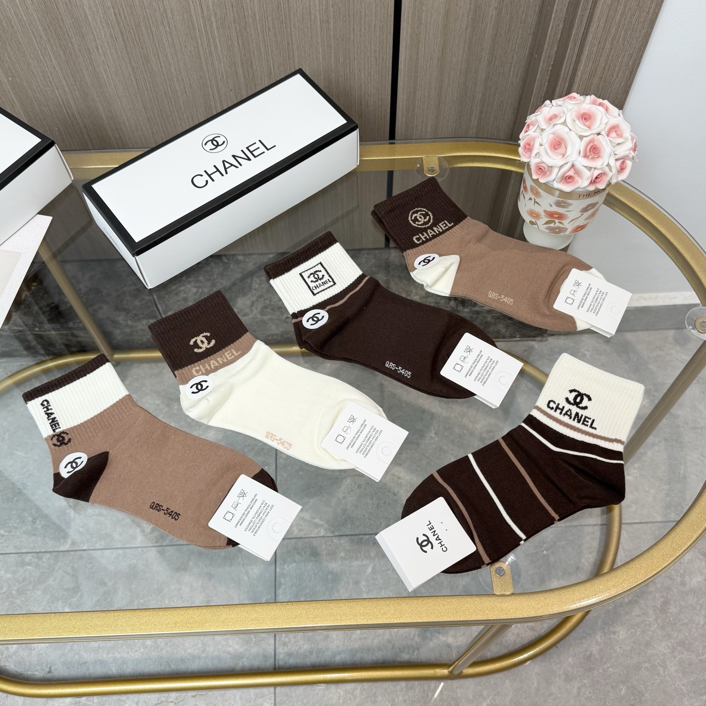 配包装【一盒五双】🌟Chanel 香奈儿 爆款卡中筒袜🌟高版本 ～好看到爆炸 欧美大牌中筒袜🔥🌟潮人必不