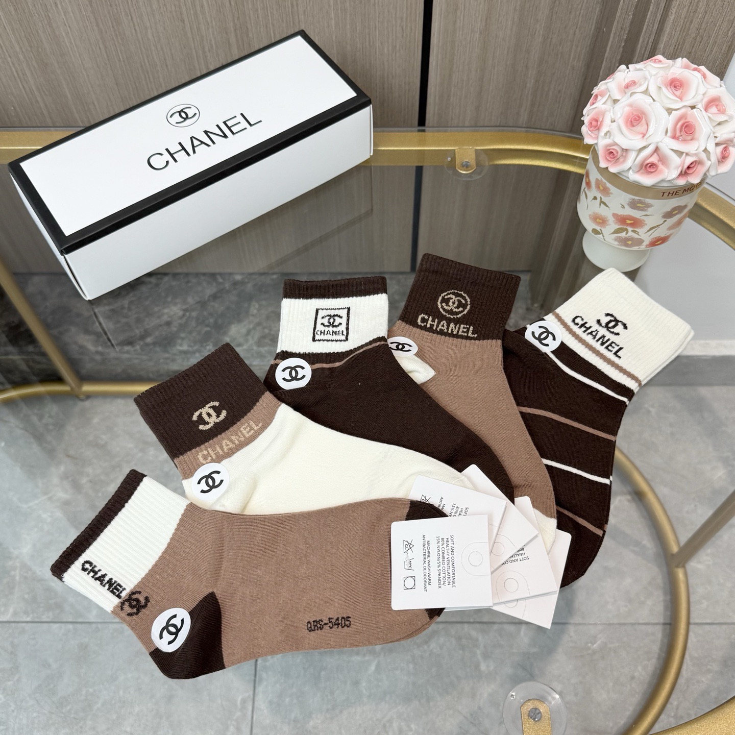 配包装【一盒五双】🌟Chanel 香奈儿 爆款卡中筒袜🌟高版本 ～好看到爆炸 欧美大牌中筒袜🔥🌟潮人必不