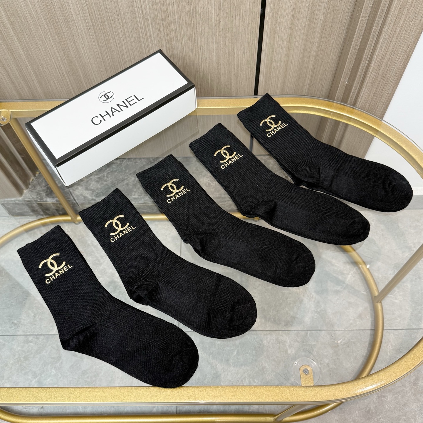 配包装【一盒五双】CHANEL 香奈儿高版本 ～好看到爆炸 CHANEL 袜子🔥双针烫印羊绒中筒袜，超软