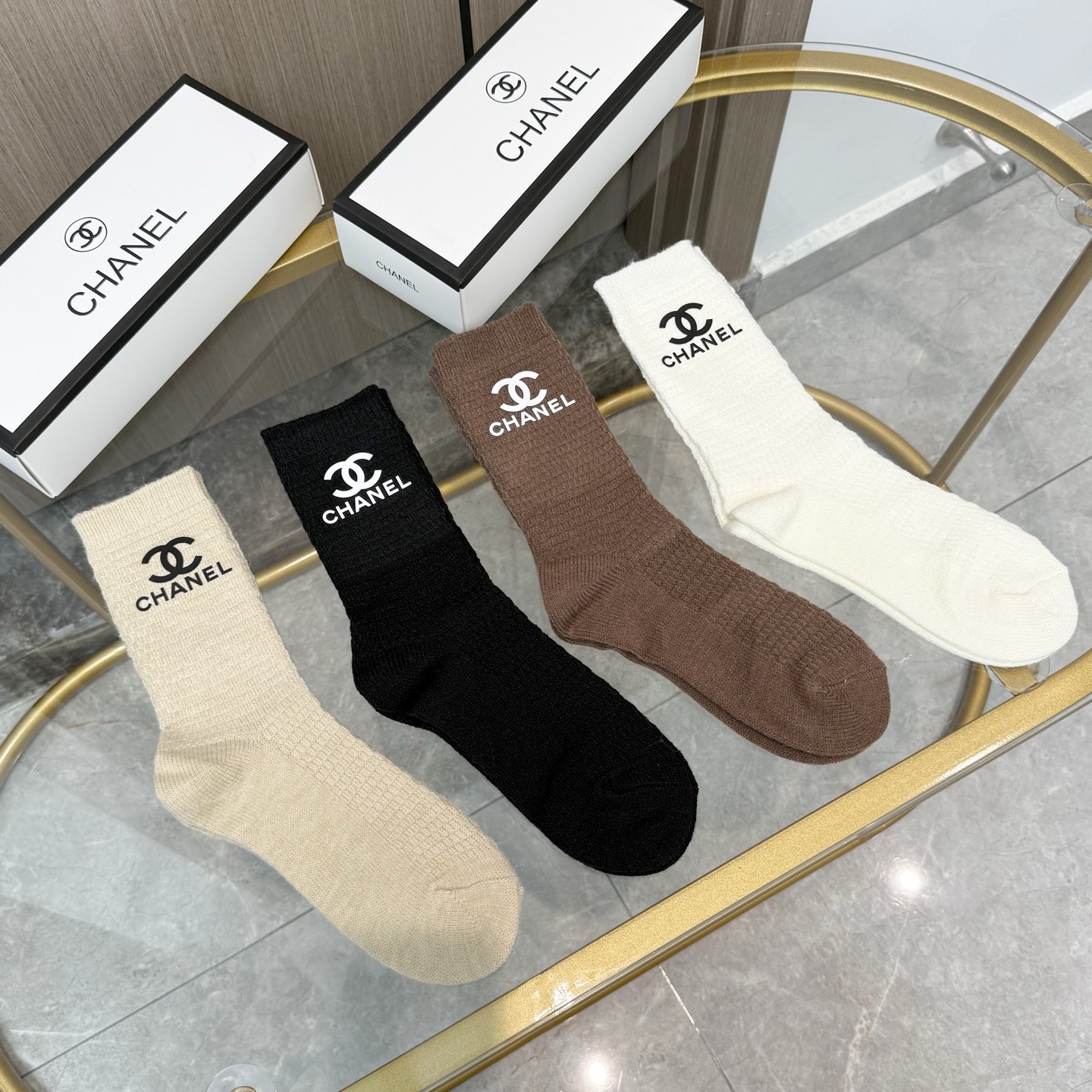 NO:640434,Comes with packaging [four pairs in a box] CHANEL Chanel high-end version ~ Look great. CHANEL socks, thick-needle cashmere hot-printed mid-calf socks, ultra-exquisite and fashionable, must-have high-quality mid-calf socks purchased at CHANEL counters. They match with super high style and are so fashionable~~ Recommended, recommended, recommended~~ A must-have fashionable item!  !  !  socks, stockings, socks, chanel, chanel, socks19860909配包装【一盒四双】CHANEL 香奈儿高版本 ～好看到爆炸 CHANEL 袜子粗针羊绒烫印中筒袜,超精致潮人必不能少的 CHANEL 专柜代购品质 中筒袜子 ,搭配起来超高逼格 时髦度爆表啊啊啊啊～～推荐推荐推荐～～必入时髦小单品！！！袜子,丝袜,袜子,chanel,chanel,socks,accessory