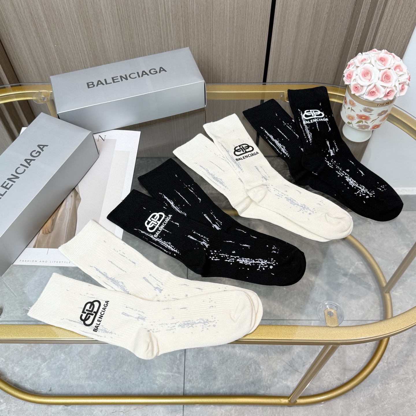 配包装【一盒四双】BALENCIAGA · 巴黎世家 ❗️超级爆款网红袜子 巴黎家官网同步硅胶字母小腿袜