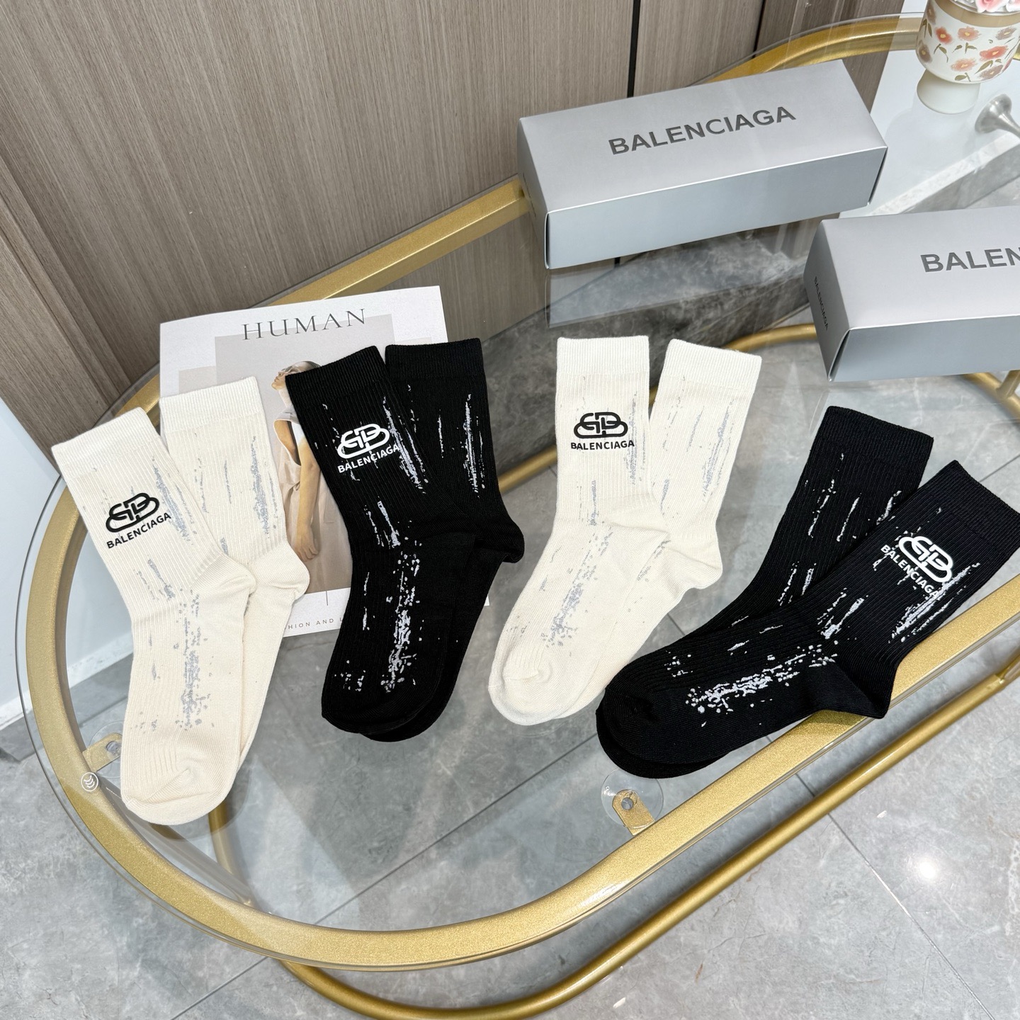 配包装【一盒四双】BALENCIAGA · 巴黎世家 ❗️超级爆款网红袜子 巴黎家官网同步硅胶字母小腿袜