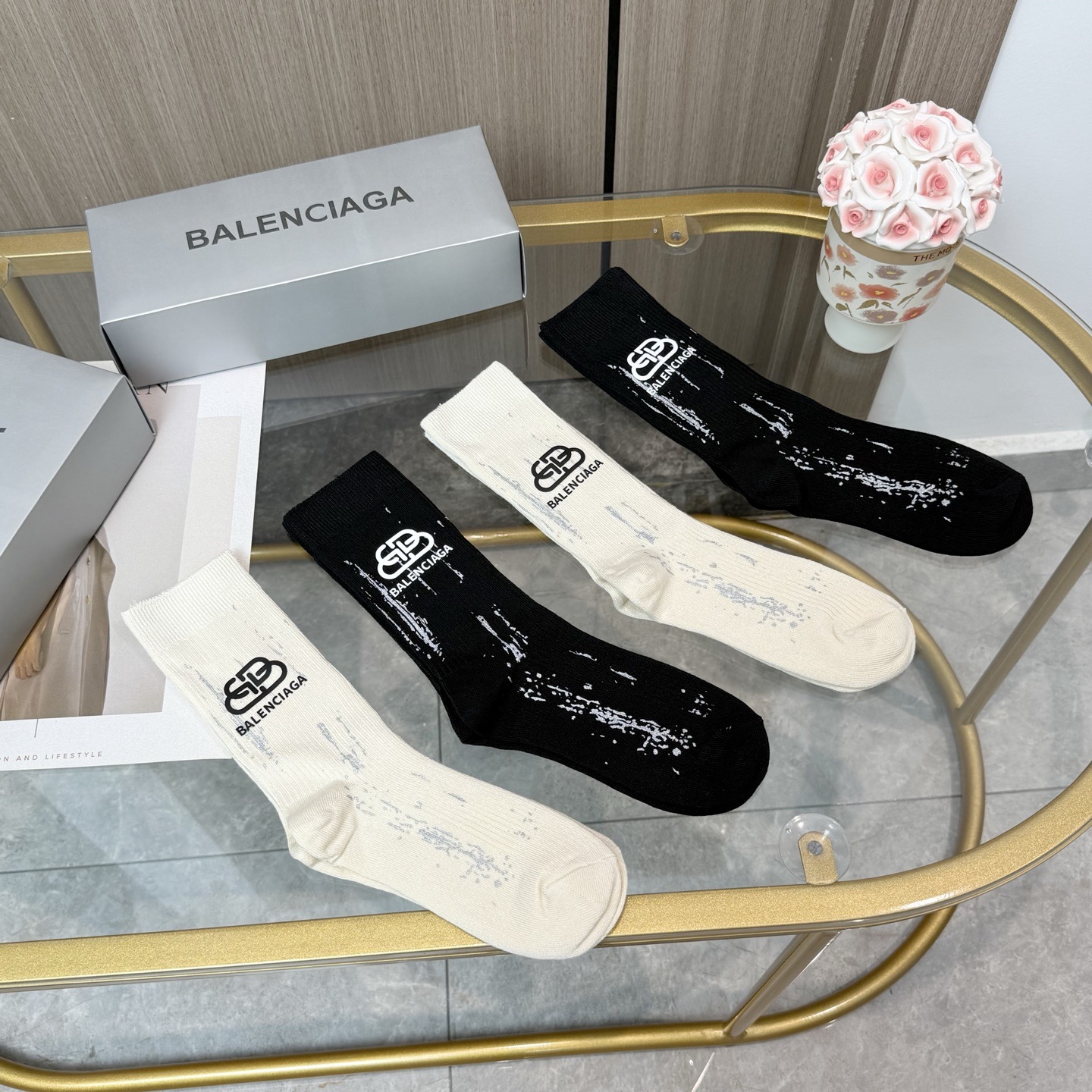 配包装【一盒四双】BALENCIAGA · 巴黎世家 ❗️超级爆款网红袜子 巴黎家官网同步硅胶字母小腿袜
