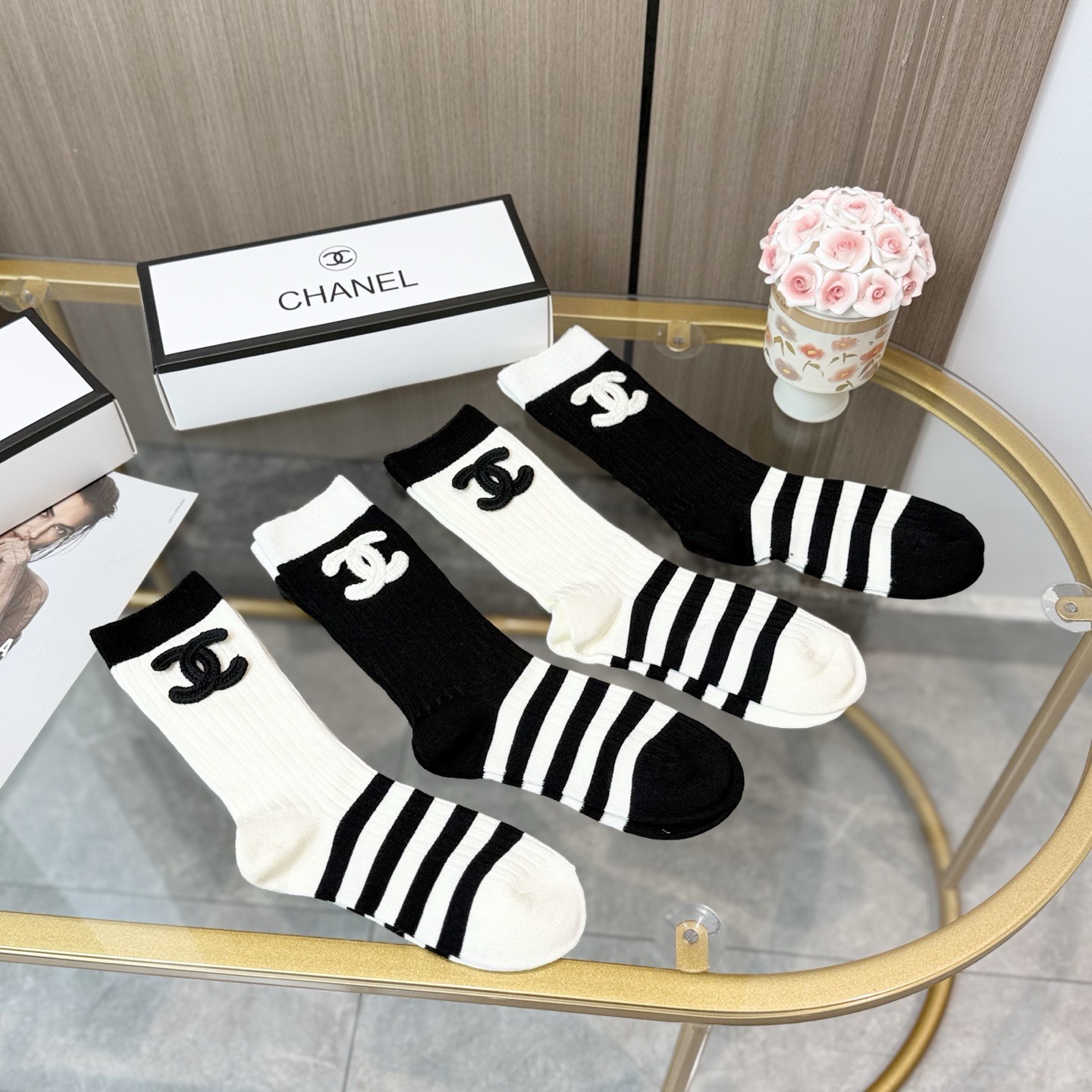 配包装【一盒四双】🌟CHANEL香奈儿 爆款中筒袜🌟高版本 ～好看到爆炸 欧美大牌中筒袜🔥🌟潮人必不能少