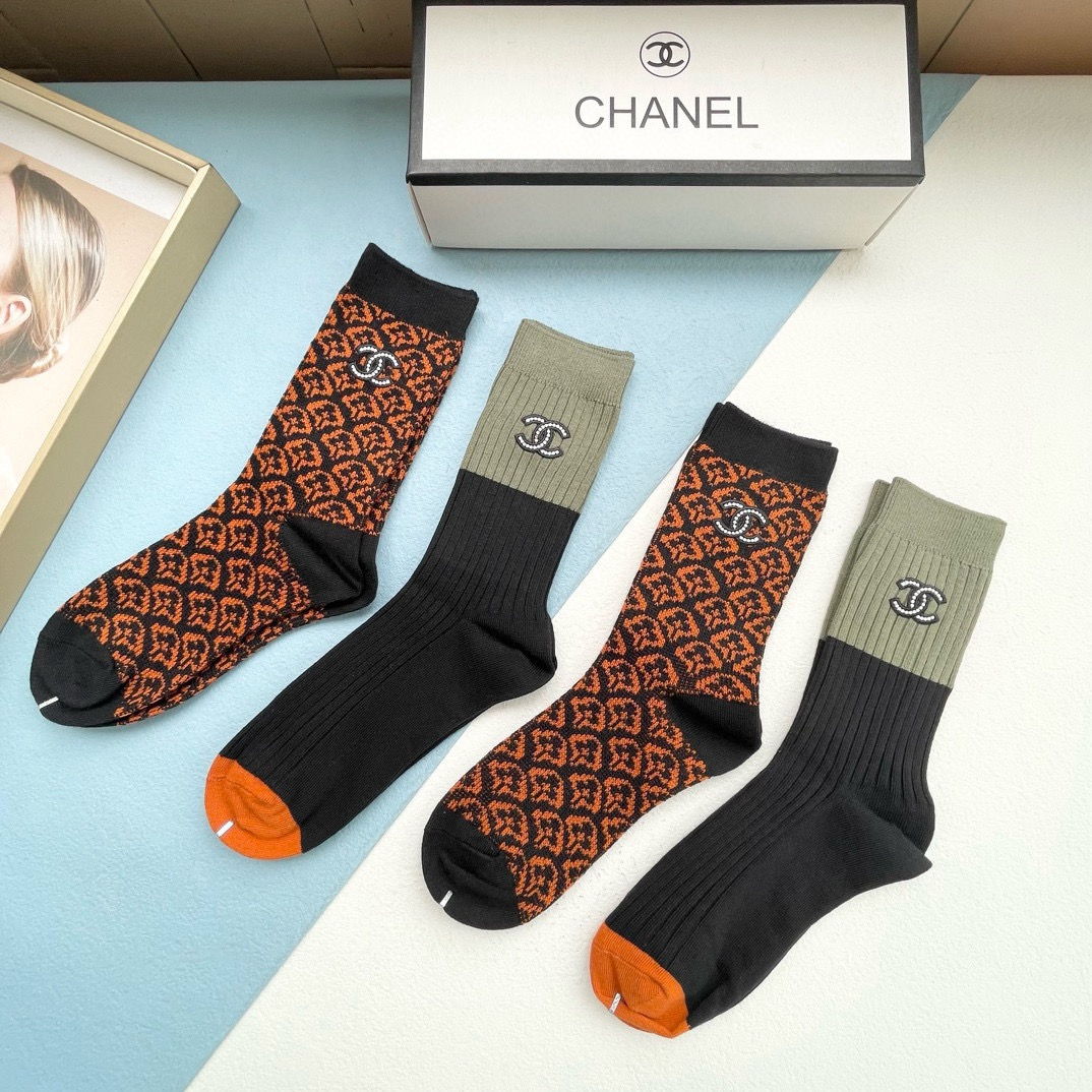 配包装【一盒四双】CHANEL · 香奈儿❗️高品质🔥超级爆款网红袜子❗️小香家官网同步饰品字母中筒袜，