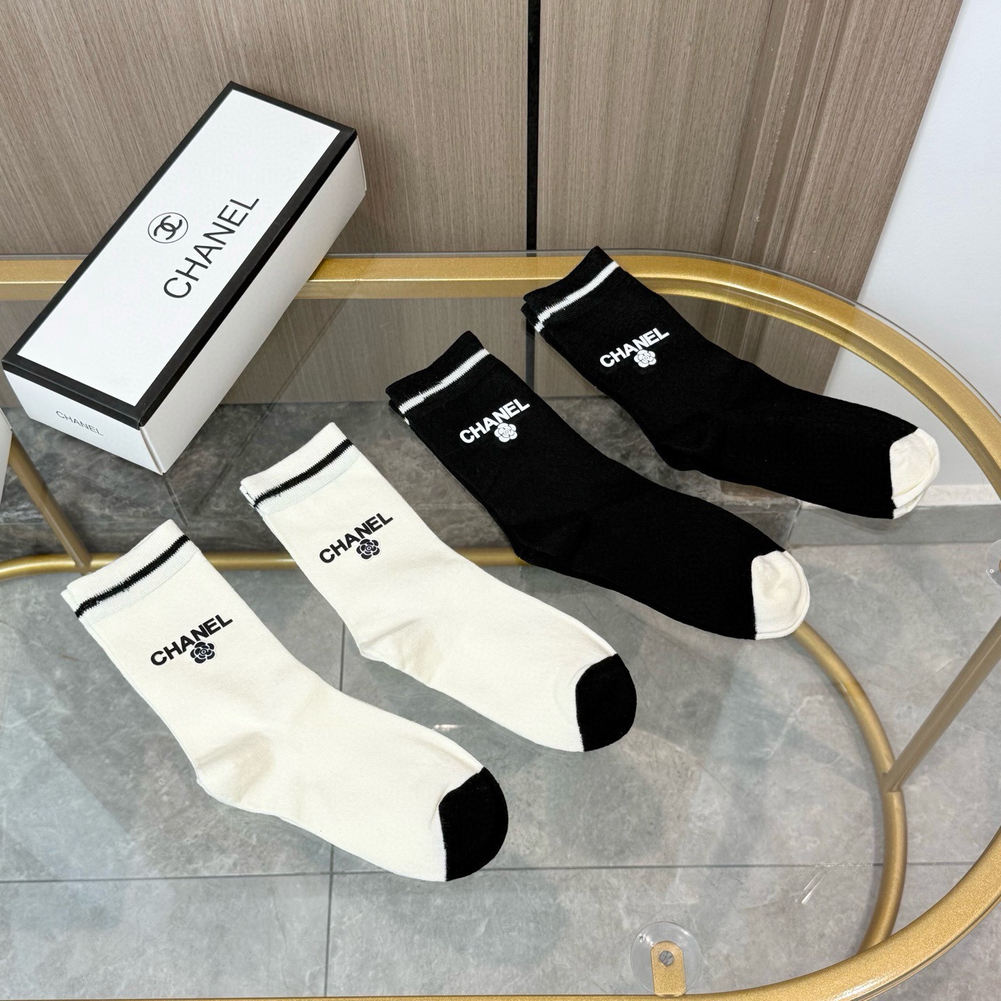 配包装【一盒四双】CHANEL · 香奈儿❗️高品质🔥超级爆款网红袜子❗️小香家官网同步字母中筒袜，in
