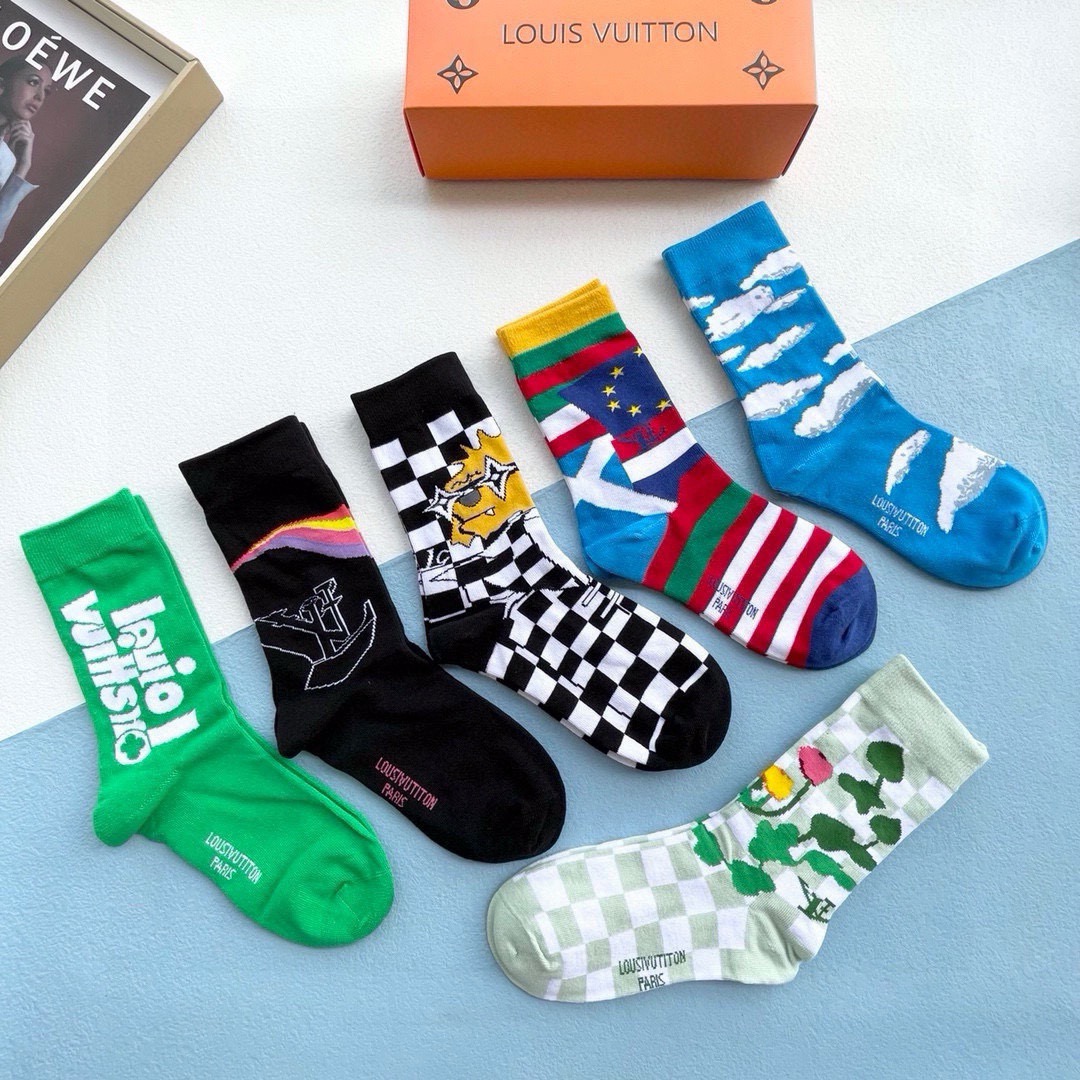 配包装【一盒六双】高版本 官网同款🌟Lv 路易威登爆款中筒袜🌟高版本 ～好看到爆炸 欧美大牌中筒袜🔥🌟潮