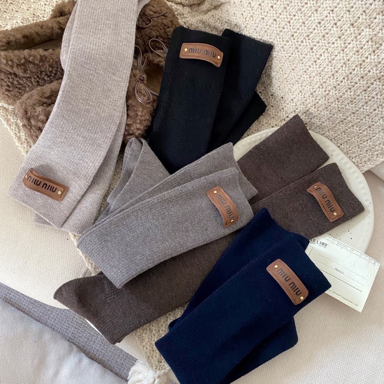 配包装【一盒一双】MIUMIU · 缪缪❗️超级爆款网红羊绒袜子❗️缪家官网同步字母羊绒小腿袜，ins明