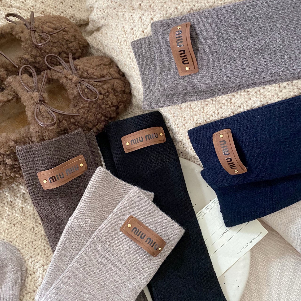 配包装【一盒一双】MIUMIU · 缪缪❗️超级爆款网红羊绒袜子❗️缪家官网同步字母羊绒小腿袜，ins明