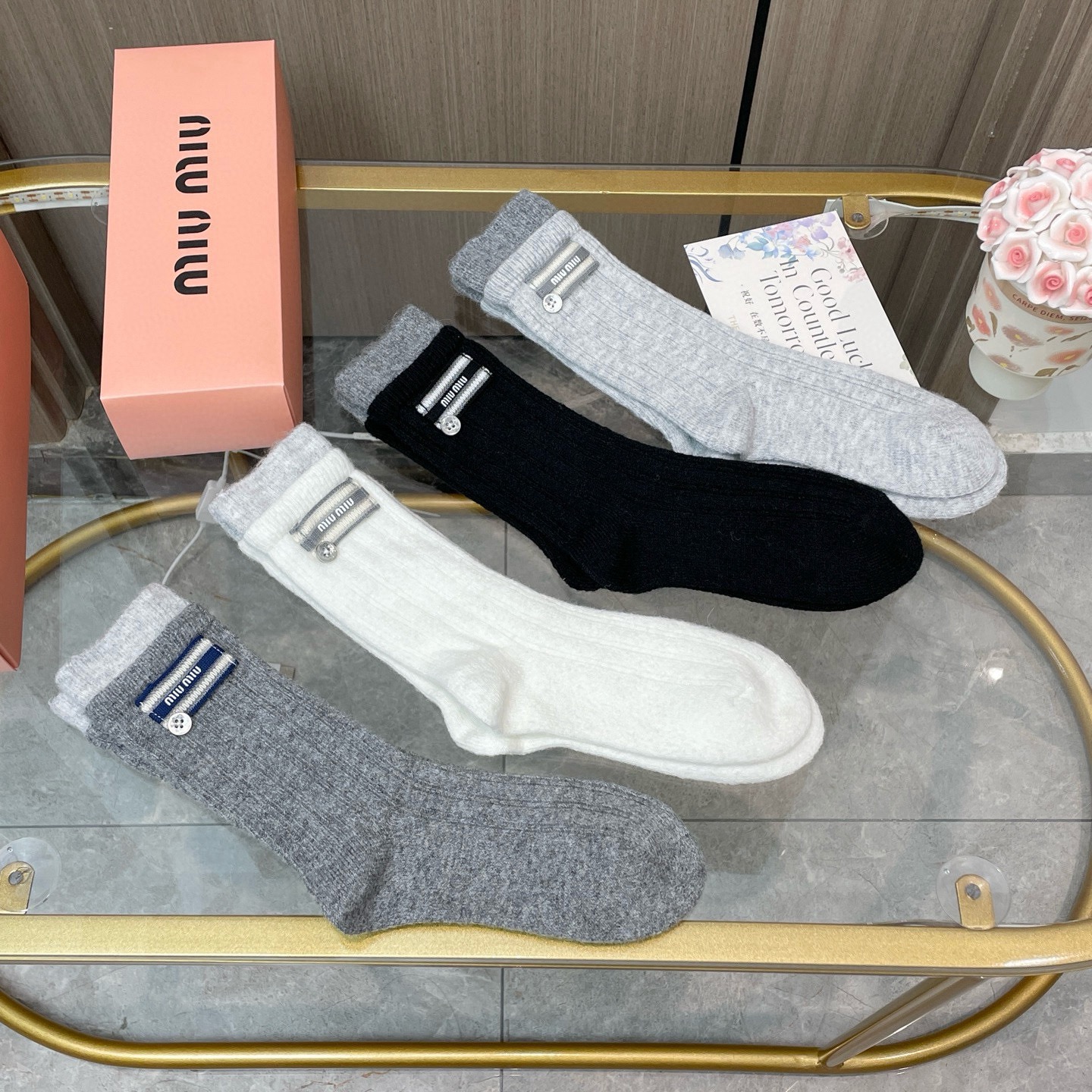 配包装【一盒四双】miumiu · 缪缪❗️高品质🔥超级爆款网红袜子❗️miu家官网同步饰品字母中筒袜，