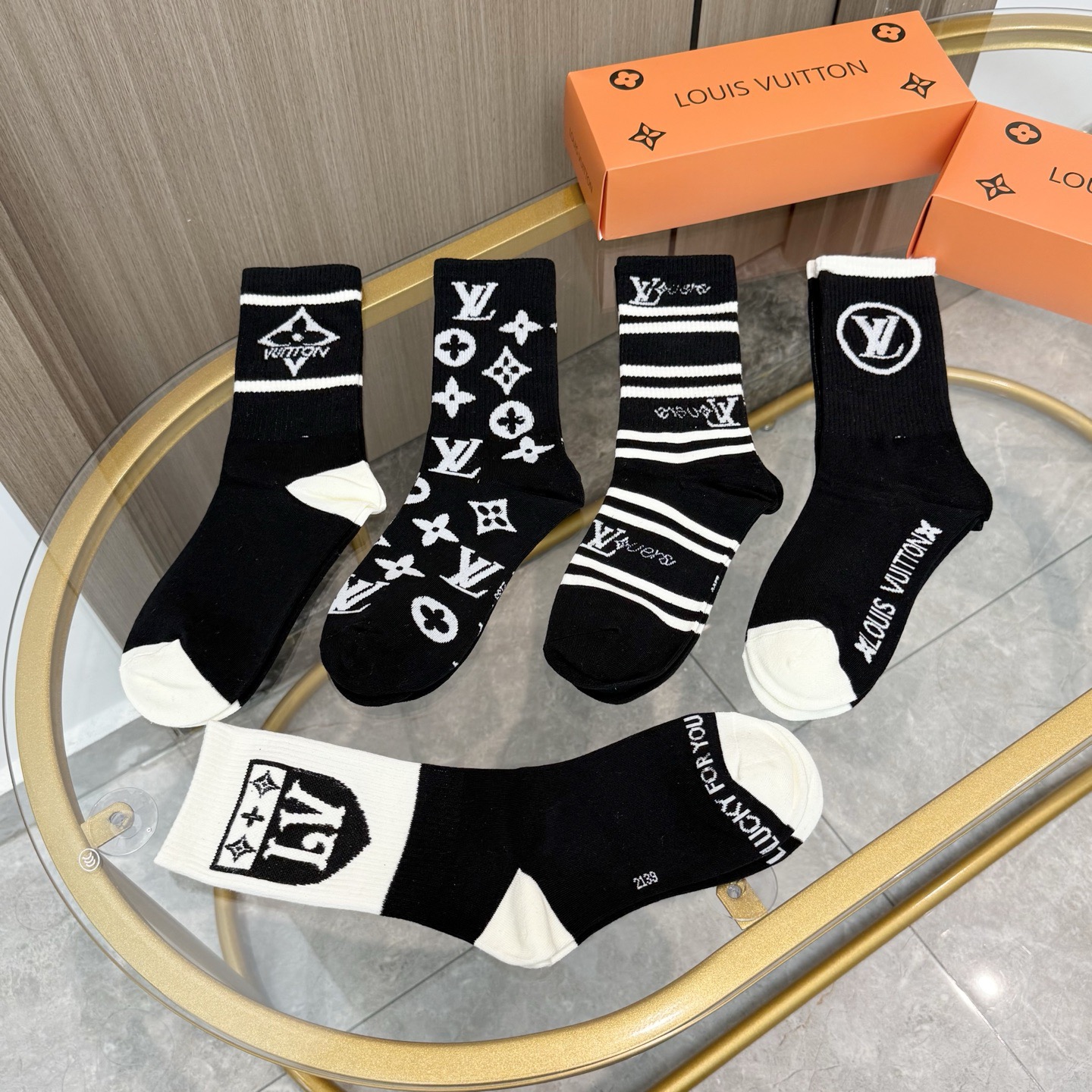 配包装【一盒五双】🌟LV 路易威登 爆款 长筒袜🌟高版本 ～好看到爆炸 欧美大牌长筒袜🔥🌟潮人必不能少的