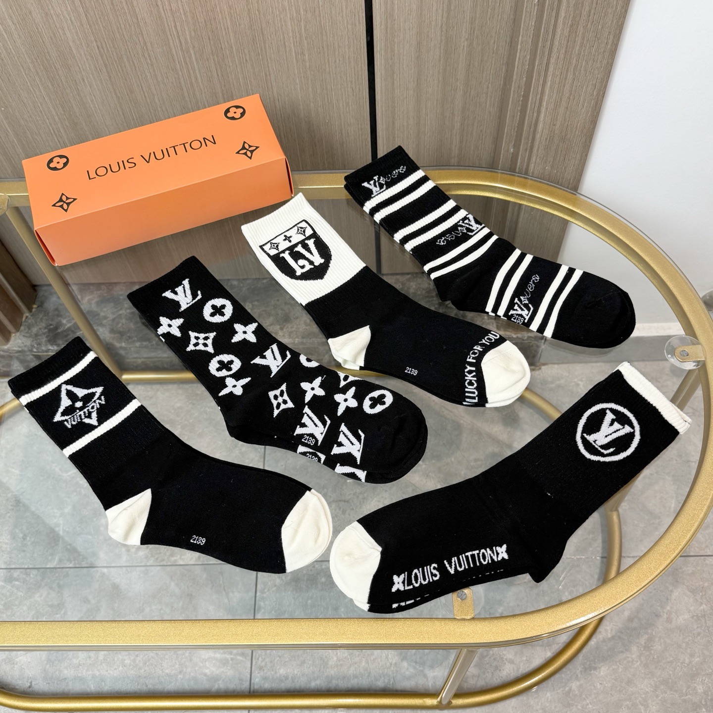 配包装【一盒五双】🌟LV 路易威登 爆款 长筒袜🌟高版本 ～好看到爆炸 欧美大牌长筒袜🔥🌟潮人必不能少的