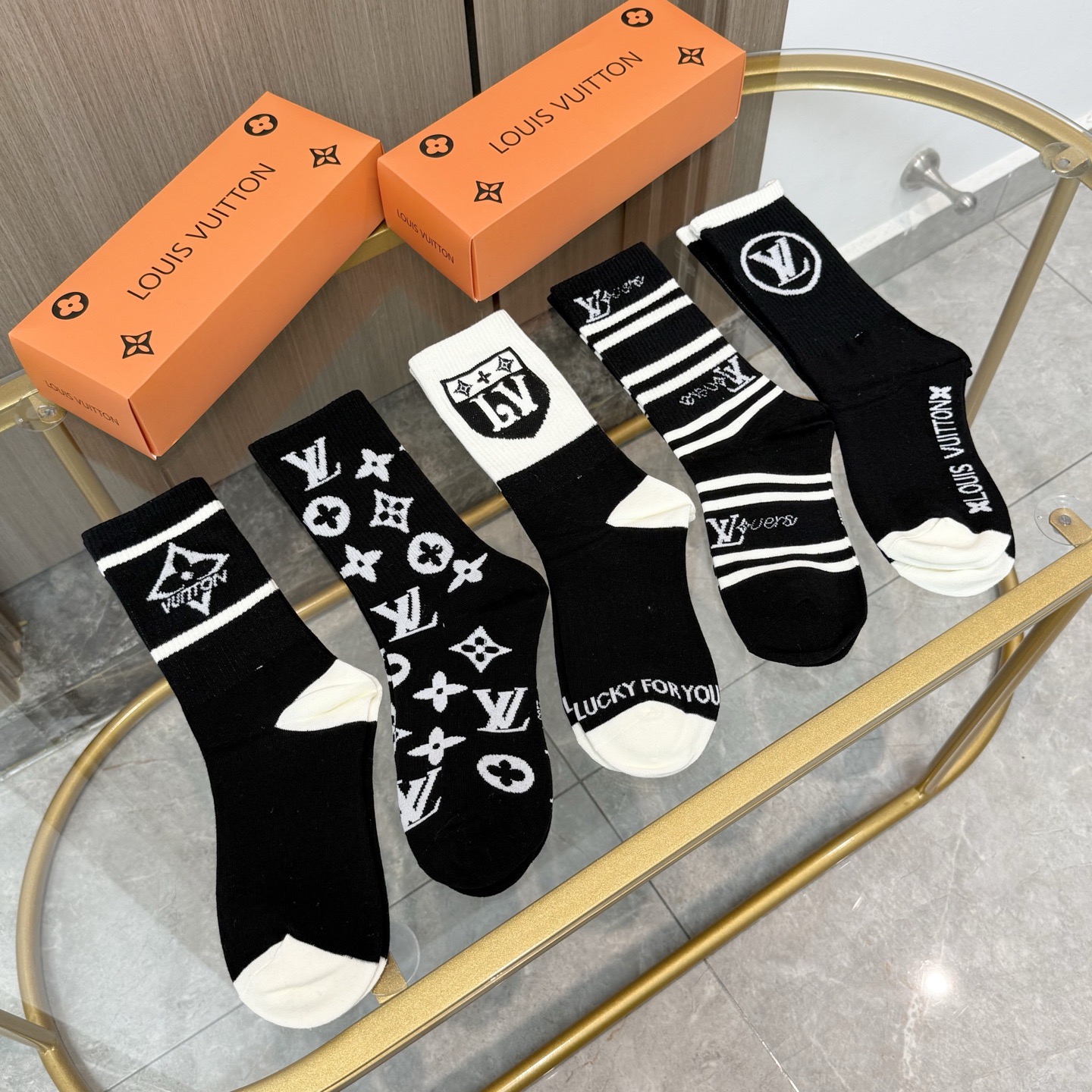 配包装【一盒五双】🌟LV 路易威登 爆款 长筒袜🌟高版本 ～好看到爆炸 欧美大牌长筒袜🔥🌟潮人必不能少的