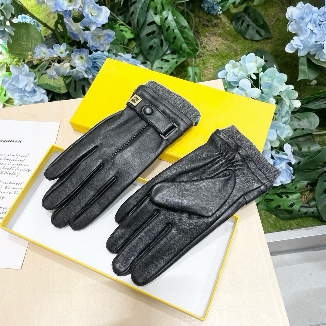 P130 配包装🔥女款✨芬迪FENDI✨秋冬羊皮刺绣手套👍手机触屏，值得对比🔥🔥同款不同品质，秒杀市场差产品，进口一级羊皮➕内里加绒 🙌经典不过时款.喜欢可以入手了，这种品质的今年用了明年还能用💯 [愉快][愉快][愉快]码数：M L