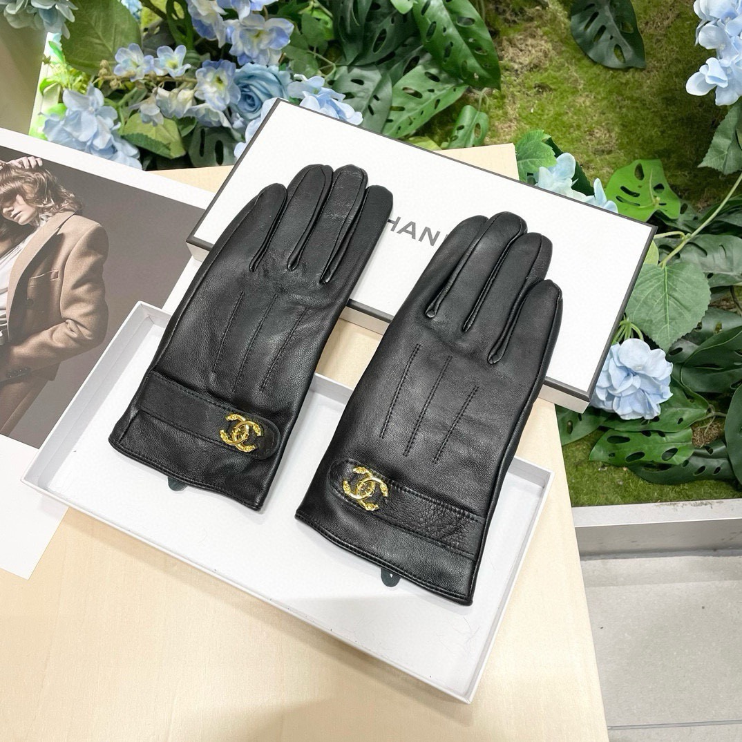 P140 配包装🔥女款✨新款独家首发🧤触屏手套 Chanel香奈儿【原单品质】官网同步女士新款高档羊皮手套🎉🎉女神首选 不可错过💁💁百分百选用进口羊皮 皮质细腻柔软 认准进口羊皮特有手感👏👏羊绒内里保暖更佳 蝴蝶双C👏女神集美们必备👍顶级做工💋💋💋任何细节都不放过💎正品开版 专柜一比一 码数：均码