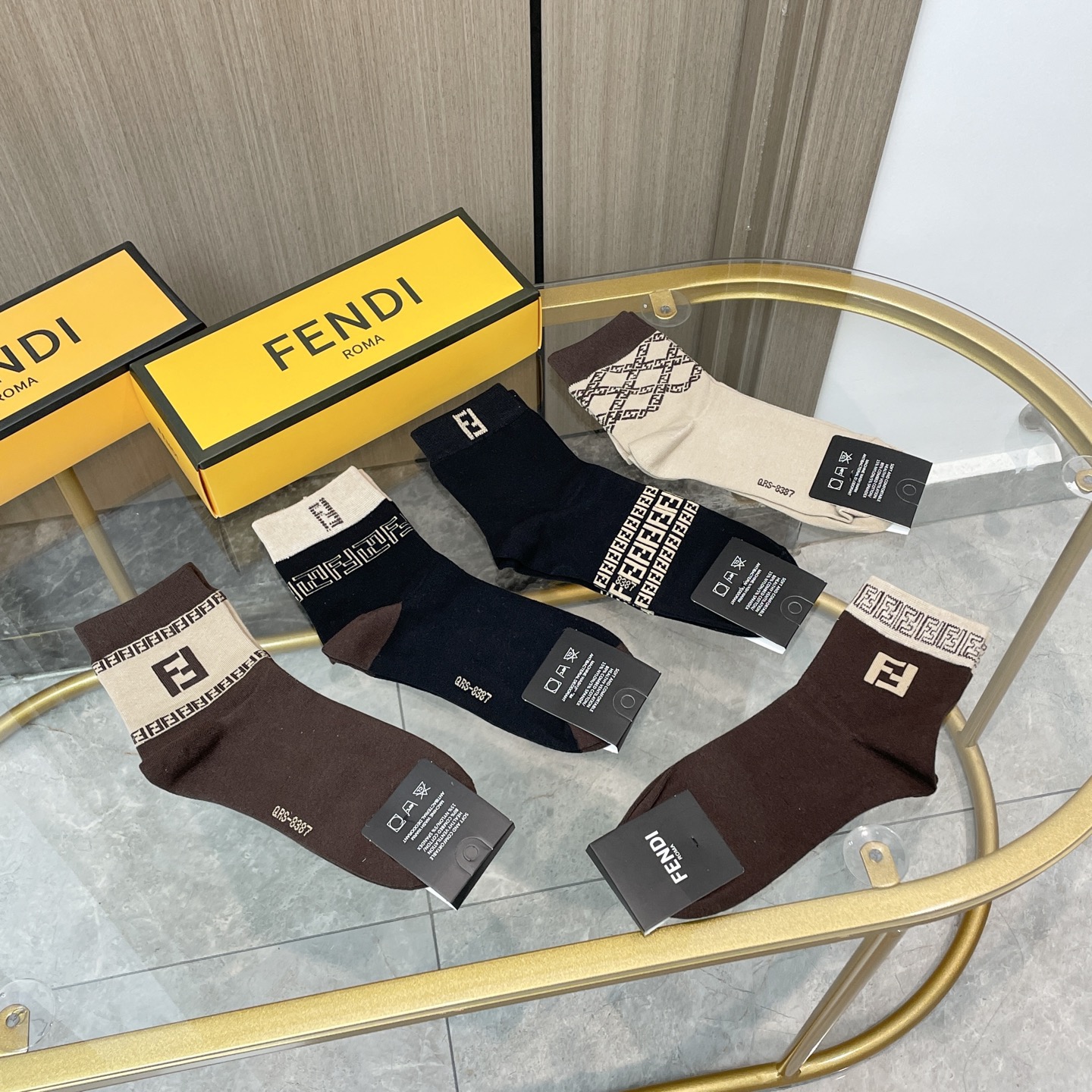 配包装【一盒五双】FENDI · 芬迪❗️大F新品男女款秋冬款中筒袜子❗️超级经典的双F标志，纯棉材质制