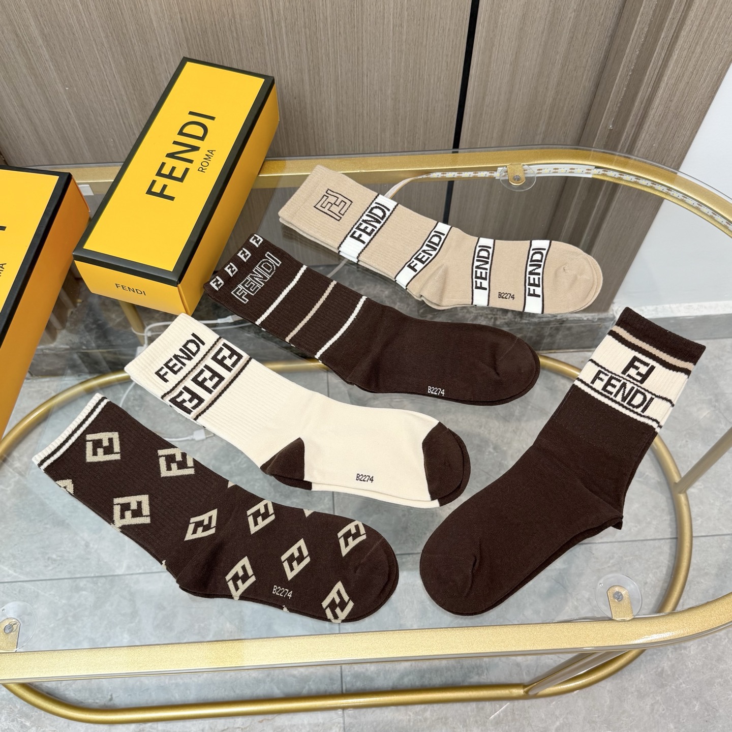 配包装【一盒五双】FENDI · 芬迪❗️大F新品高筒袜子❗️超级经典的双F标志，纯棉材质制造，透气舒适