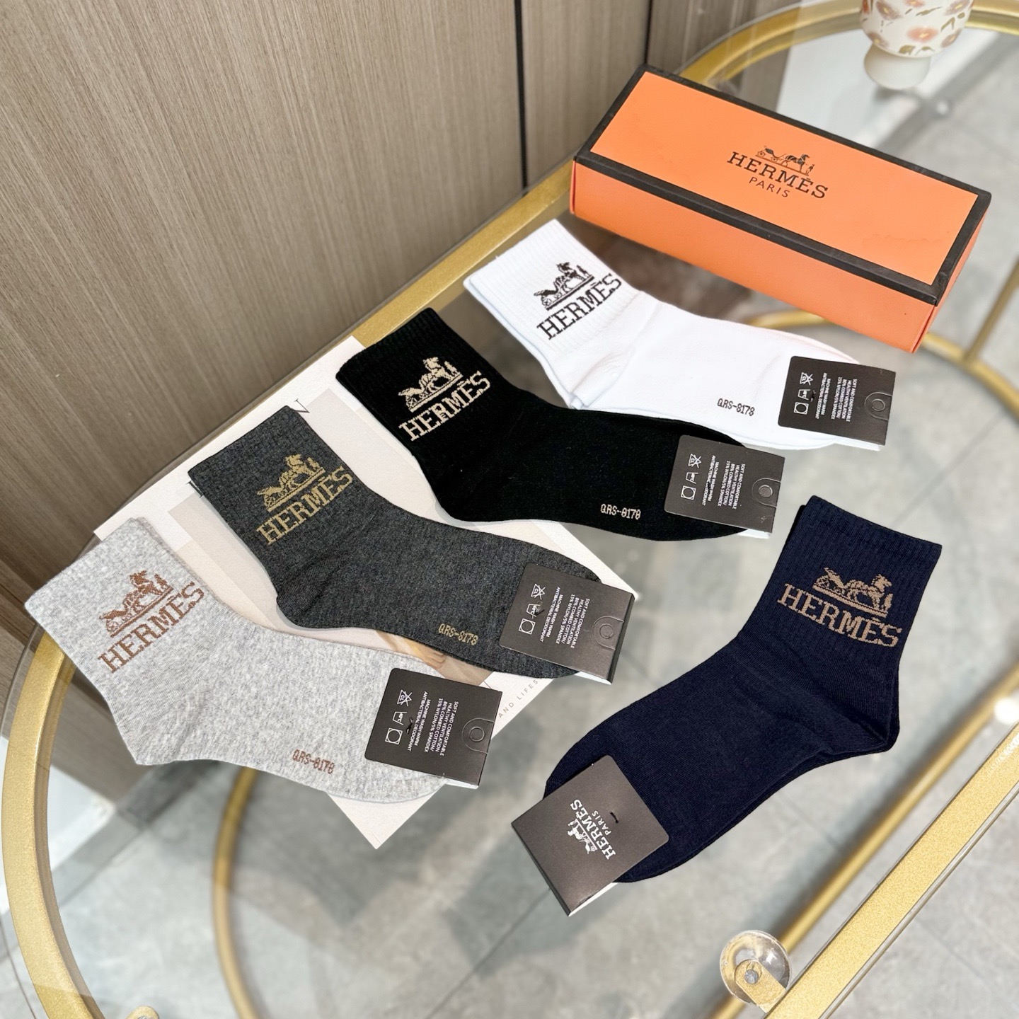 配包装 【一盒五双】HERMER · 爱马仕经典中筒袜子❗️纯棉面料，专柜同步上新，袜身提花H品牌字母全