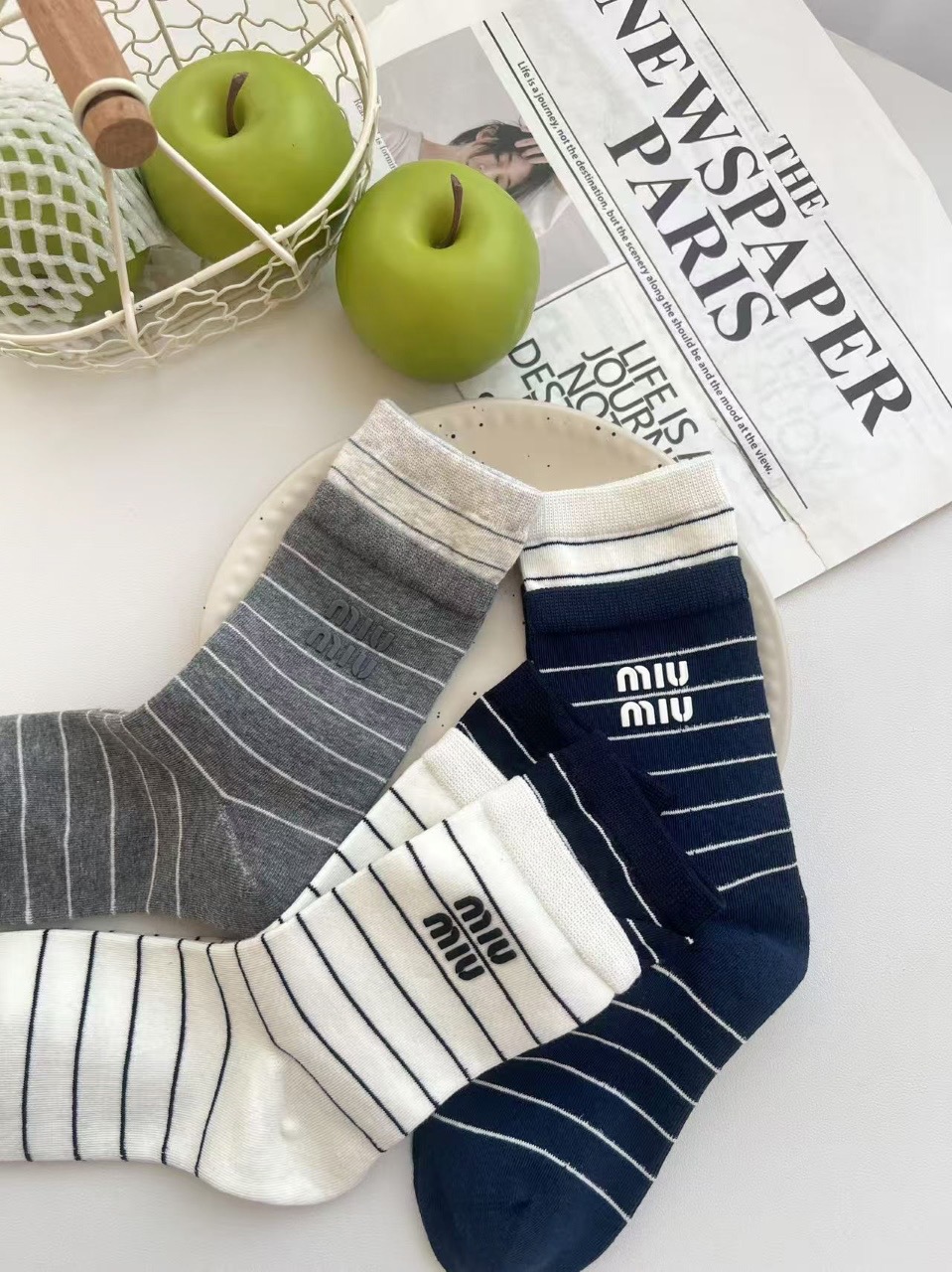 配包装【一盒三双】miumiu · 缪缪❗️高品质🔥超级爆款网红袜子❗️miu家官网同步饰品字母中筒袜，