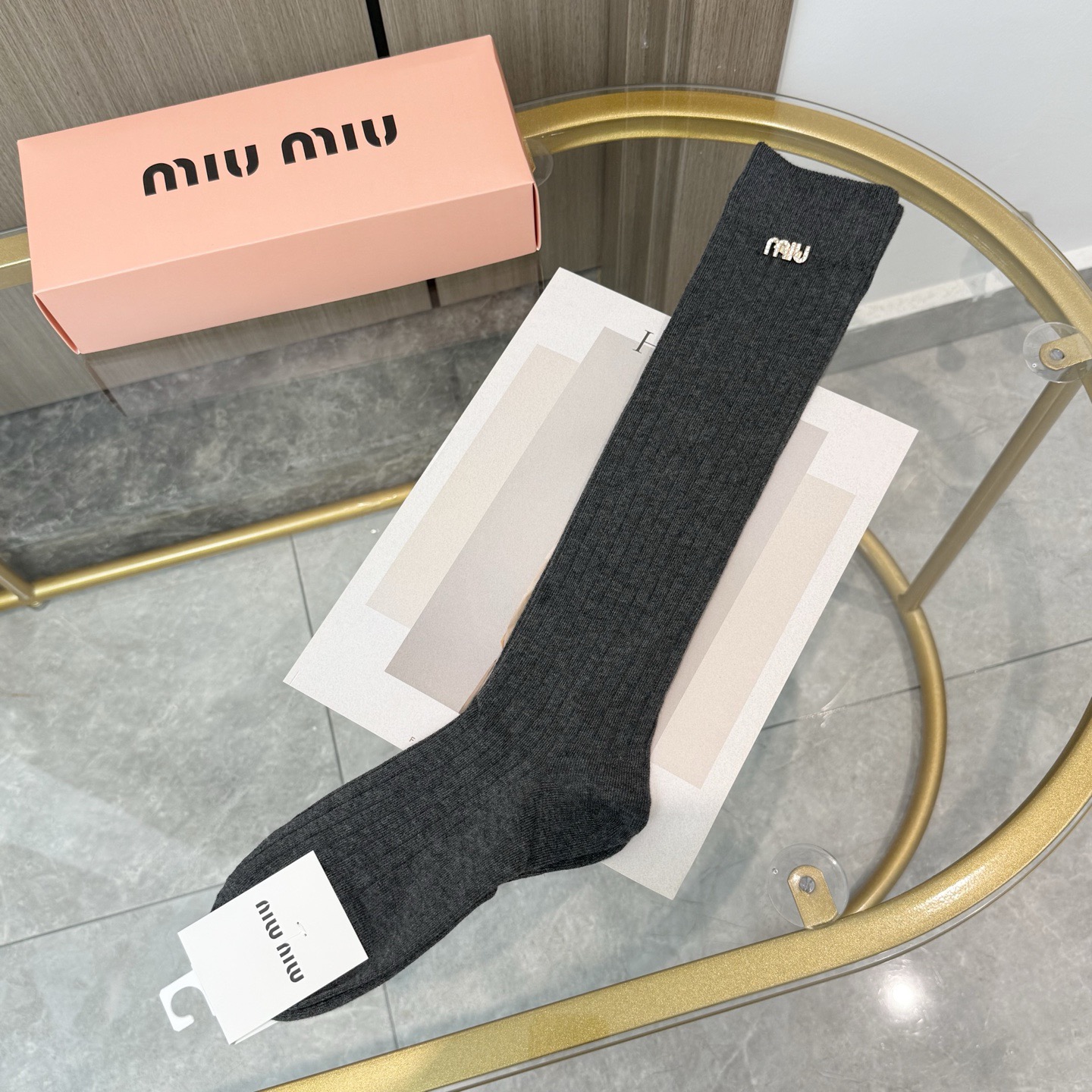 配包装【一盒四双】MIUMIU · 缪缪❗️超级爆款网红袜子❗️MIUMIU官网同步字母小腿袜，ins明