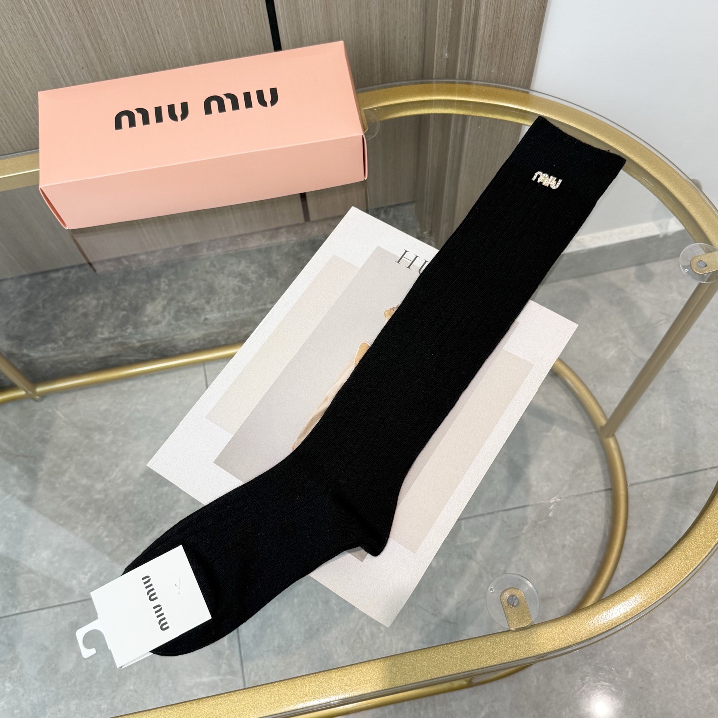 配包装【一盒四双】MIUMIU · 缪缪❗️超级爆款网红袜子❗️MIUMIU官网同步字母小腿袜，ins明