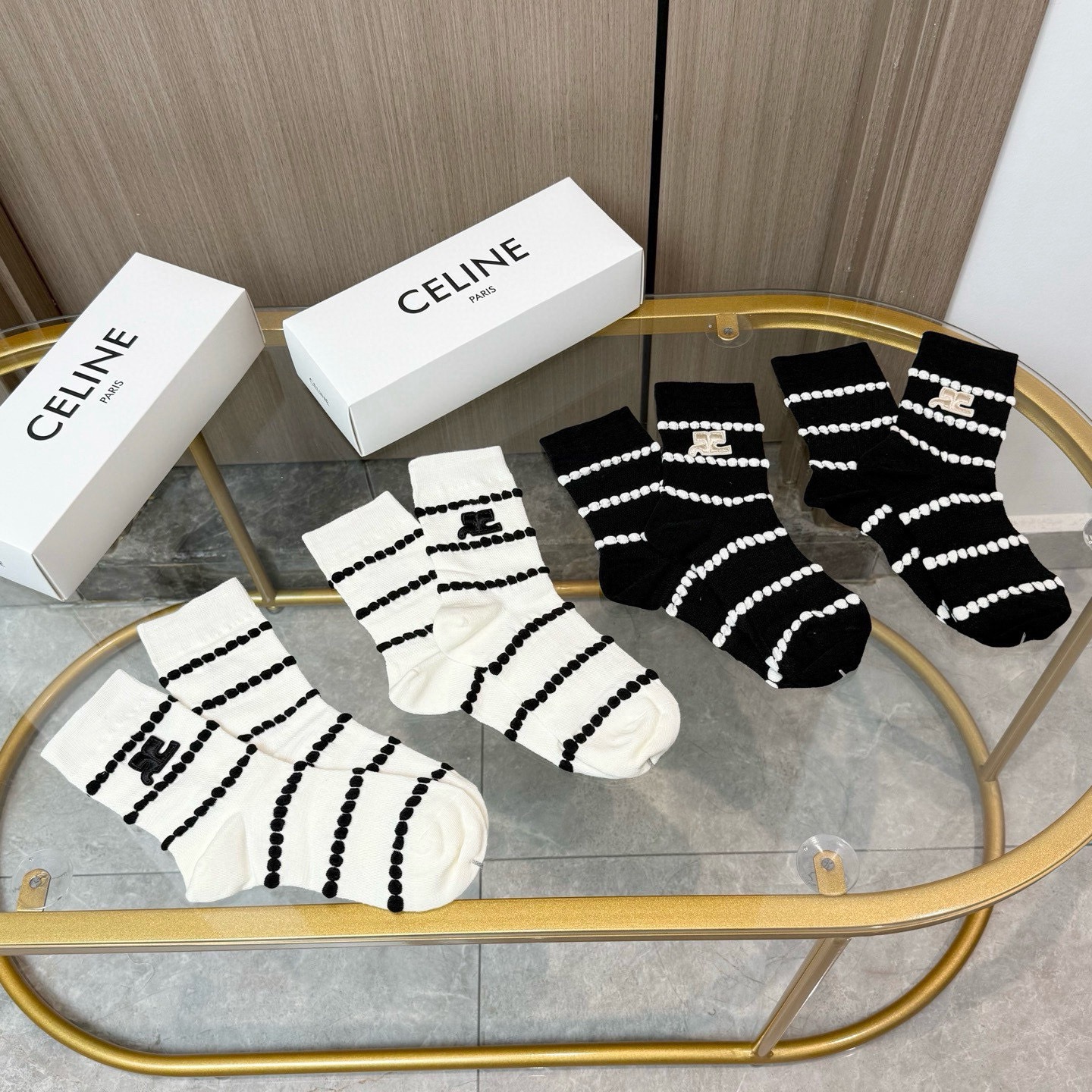 P75 配包装【一盒四双】CELINE &middot; 赛琳❗️高品质🔥超级爆款网红袜子❗️ce家官网同步字母中筒袜，ins明星网红推荐❗️火爆至极🔥纯棉材质，轻薄柔软透气，四季通用，欧美大牌街头必备🌟