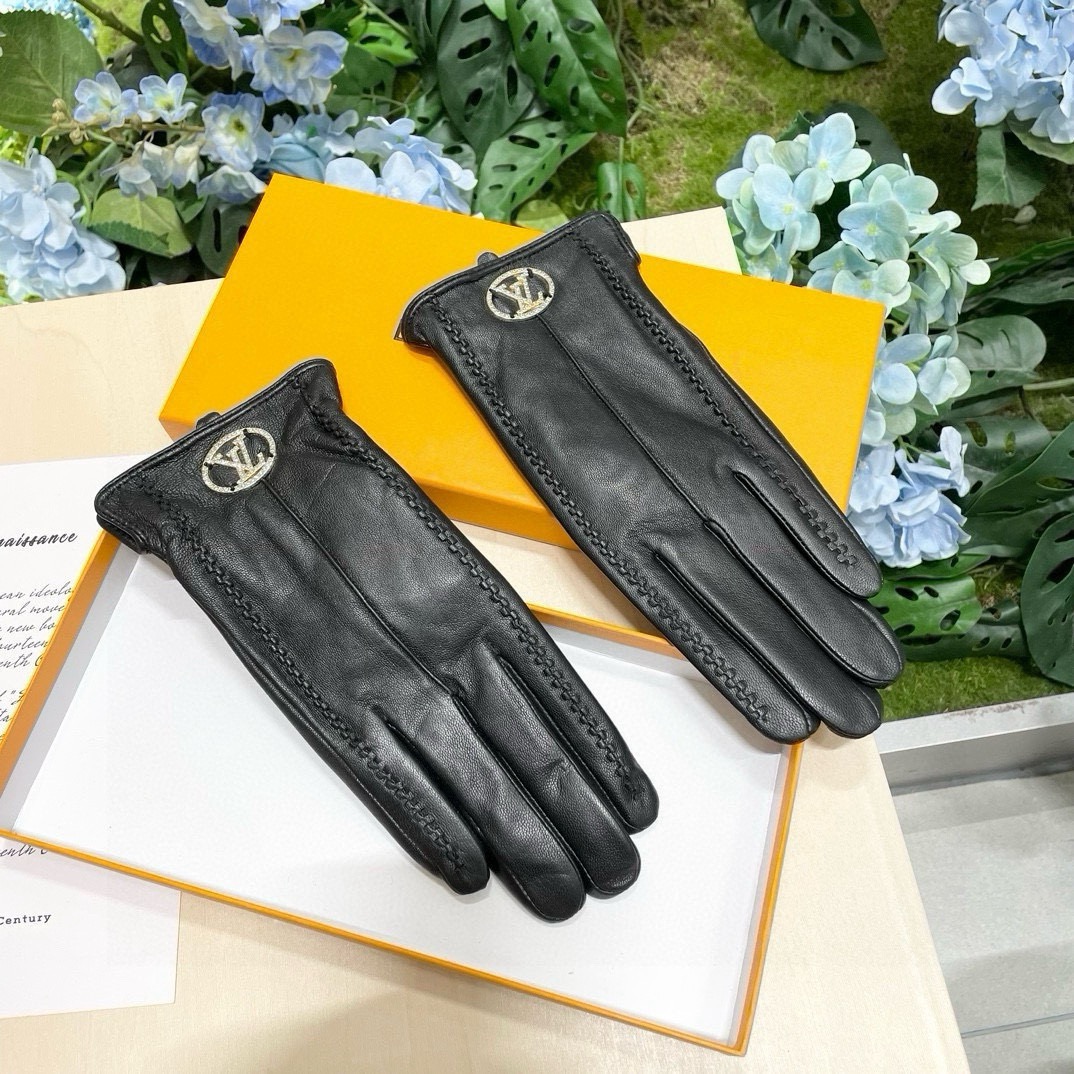 NO:659719,Comes with packaging, women's new style, exclusive first touch screen women's gloves LV [original order quality] official website synchronizes women's new high-end sheepskin gloves, the first choice of goddess Jimei. Don't miss 100% imported sheepskin. The leather is fine and soft. Pay attention to the imported sheepskin, which has a special feel and cashmere lining to keep warm. Top-notch workmanship. No details are spared. Authentic open version. One-to-one counters, one-size-fits-all gloves, gloves, louis vuitton, sheepskin, gloves.19860909配包装女款新款独家首发触屏女款手套LV【原单品质】官网同步女士新款高档羊皮手套女神集美们首选 不可错过百分百选用进口羊皮 皮质细腻柔软 认准进口羊皮特有手感羊绒内里保暖更佳 顶级做工任何细节都不放过正品开版 专柜一比一 码数均码手套,手套,louis vuitton,sheepskin,gloves,accessory