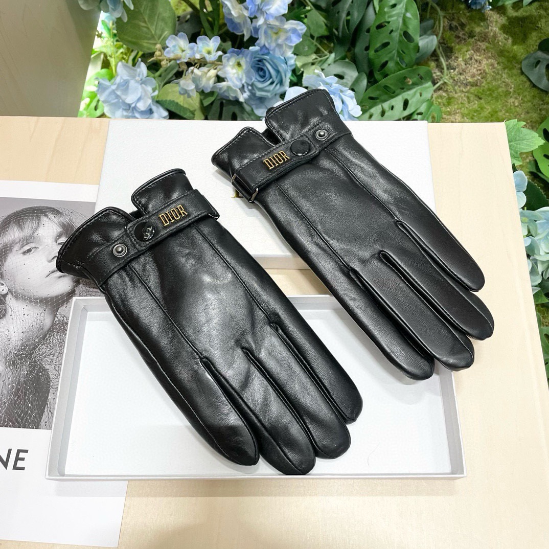 NO:659752,Comes with packaged men's new exclusive first touch screen gloves. Men's Dior gloves for men [original quality] official website synchronized men's new high-end sheepskin gloves. Don't miss it. 100% imported sheepskin. The leather is fine and soft. Pay attention to the imported sheepskin's unique feel. The inner lining is warmer. Original custom hardware. Top-notch workmanship. No detail is spared. Authentic open version. One-size-fits-all gloves, gloves, dior, sheepskin, gloves.19860909配包装男款新款独家首发触屏手套 男士迪奥手套男款【原单品质】官网同步男士新款高档羊皮手套不可错过百分百选用进口羊皮 皮质细腻柔软 认准进口羊皮特有手感布内里保暖更佳 原版定制五金顶级做工任何细节都不放过正品开版 码数均码手套,手套,dior,sheepskin,gloves,accessory