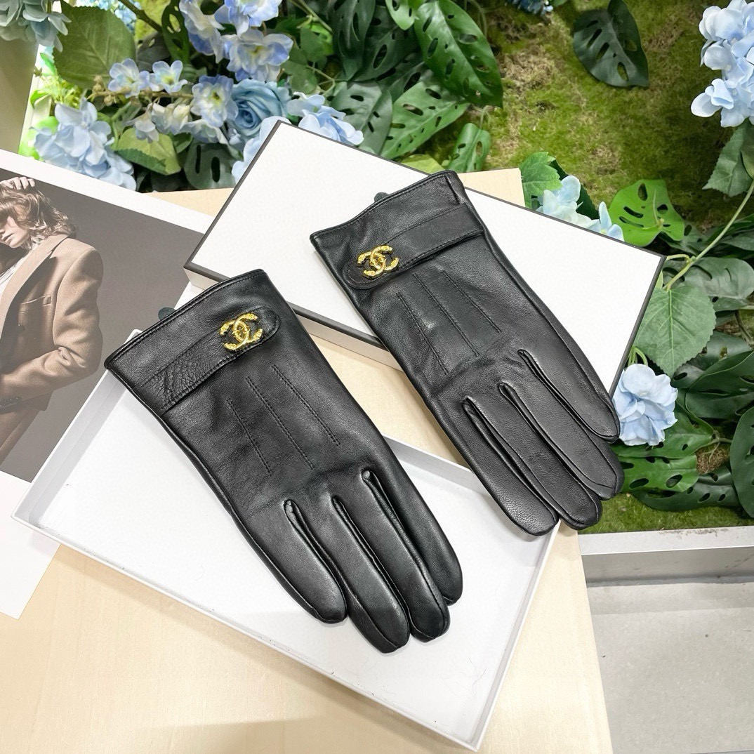 NO:659758,With packaging, women's new exclusive first touch screen gloves. Chanel Chanel [original order quality] official website syncs with women's new high-end sheepskin gloves. The goddess's first choice. Don't miss 100% imported sheepskin. The leather is fine and soft. Pay attention to the imported sheepskin with its unique feel. The cashmere lining is more warm. Butterfly Double C goddess Jimei must have top-notch workmanship. No details are spared. Authentic open version. One-to-one at the counter. One-size-fits-all gloves, gloves, chanel, chanel, sheepskin, gloves.19860909配包装女款新款独家首发触屏手套 Chanel香奈儿【原单品质】官网同步女士新款高档羊皮手套女神首选 不可错过百分百选用进口羊皮 皮质细腻柔软 认准进口羊皮特有手感羊绒内里保暖更佳 蝴蝶双C女神集美们必备顶级做工任何细节都不放过正品开版 专柜一比一 码数均码手套,手套,chanel,chanel,sheepskin,gloves,accessory