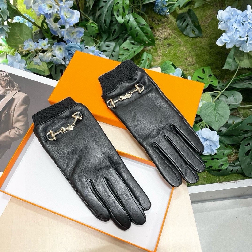NO:659781,Comes with packaging of new exclusive touch screen gloves for women. Hermès (original quality) official website synchronizes new high-end sheepskin gloves for women. The first choice for goddess Jimei. A must-have. 100% imported sheepskin is used. The leather is fine and soft. Look for the imported sheepskin with its unique feel and cashmere lining for better warmth. A must for goddess Jimei. Top-notch workmanship. No detail is spared. One-size-fits-all gloves, gloves, hermes, sheepskin, gloves.19860909配包装女款新款独家首发触屏手套 爱马仕（原单品质）官网同步女士新款高档羊皮手套女神集美们首选 必备不可错过百分百选用进口羊皮 皮质细腻柔软 认准进口羊皮特有手感羊绒内里保暖更佳 女神集美们们必备顶级做工任何细节都不放过 码数均码手套,手套,hermes,sheepskin,gloves,accessory