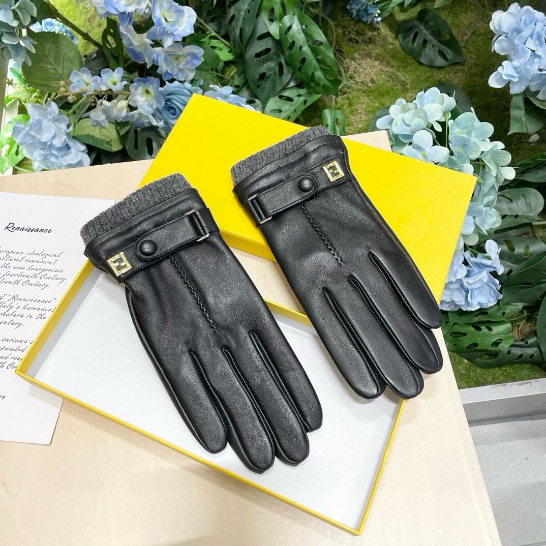 NO:659775,Comes with packaging for women's FENDI autumn and winter sheepskin embroidered gloves with mobile phone touch screen. It is worth comparing the same model with different qualities. It can quickly kill the poor products in the market. It is imported first-grade sheepskin with velvet lining. It is a classic and timeless style. If you like it, you can buy it. You can use this quality this year and you can use it next year. [Happy][Happy][Happy] Size M L gloves, gloves, fendi, fendi, sheepskin, gloves19860909配包装女款芬迪FENDI秋冬羊皮刺绣手套手机触屏,值得对比同款不同品质,秒杀市场差产品,进口一级羊皮内里加绒 经典不过时款.喜欢可以入手了,这种品质的今年用了明年还能用 [愉快][愉快][愉快]码数M L手套,手套,fendi,fendi,sheepskin,gloves,accessory