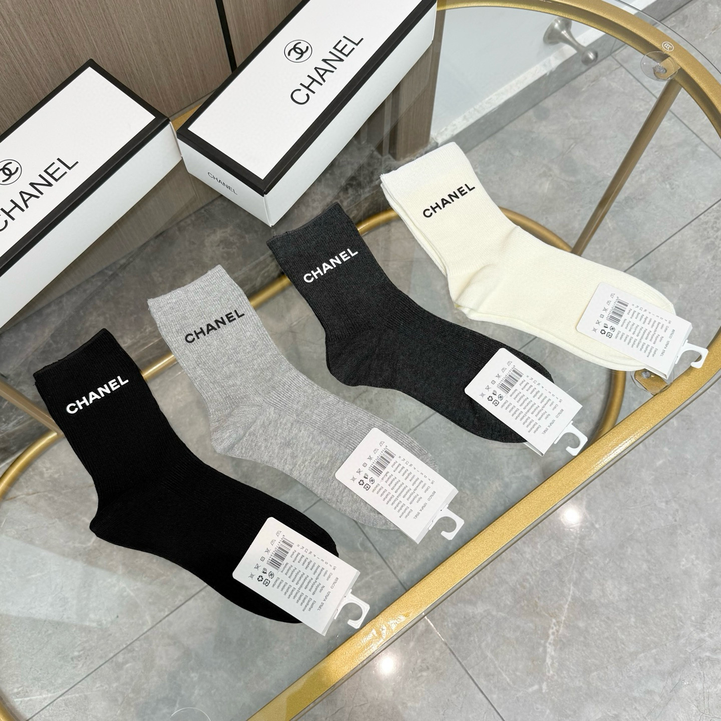 NO:676912,Comes with packaging [four pairs in a box] CHANEL Chanel high version ~ Look great. CHANEL socks double-needle hot-printed mid-calf socks, ultra-exquisite and fashionable, must-have high-quality mid-calf socks purchased at CHANEL counters. They match with super high style and are extremely fashionable~~ Recommended, recommended, recommended~~ must-have fashionable small items!  !  !  socks, stockings, socks, chanel, chanel, socks19860909配包装【一盒四双】CHANEL 香奈儿高版本 ～好看到爆炸 CHANEL 袜子双针烫印中筒袜,超精致潮人必不能少的 CHANEL 专柜代购品质 中筒袜子 ,搭配起来超高逼格 时髦度爆表啊啊啊啊～～推荐推荐推荐～～必入时髦小单品！！！袜子,丝袜,袜子,chanel,chanel,socks,accessory