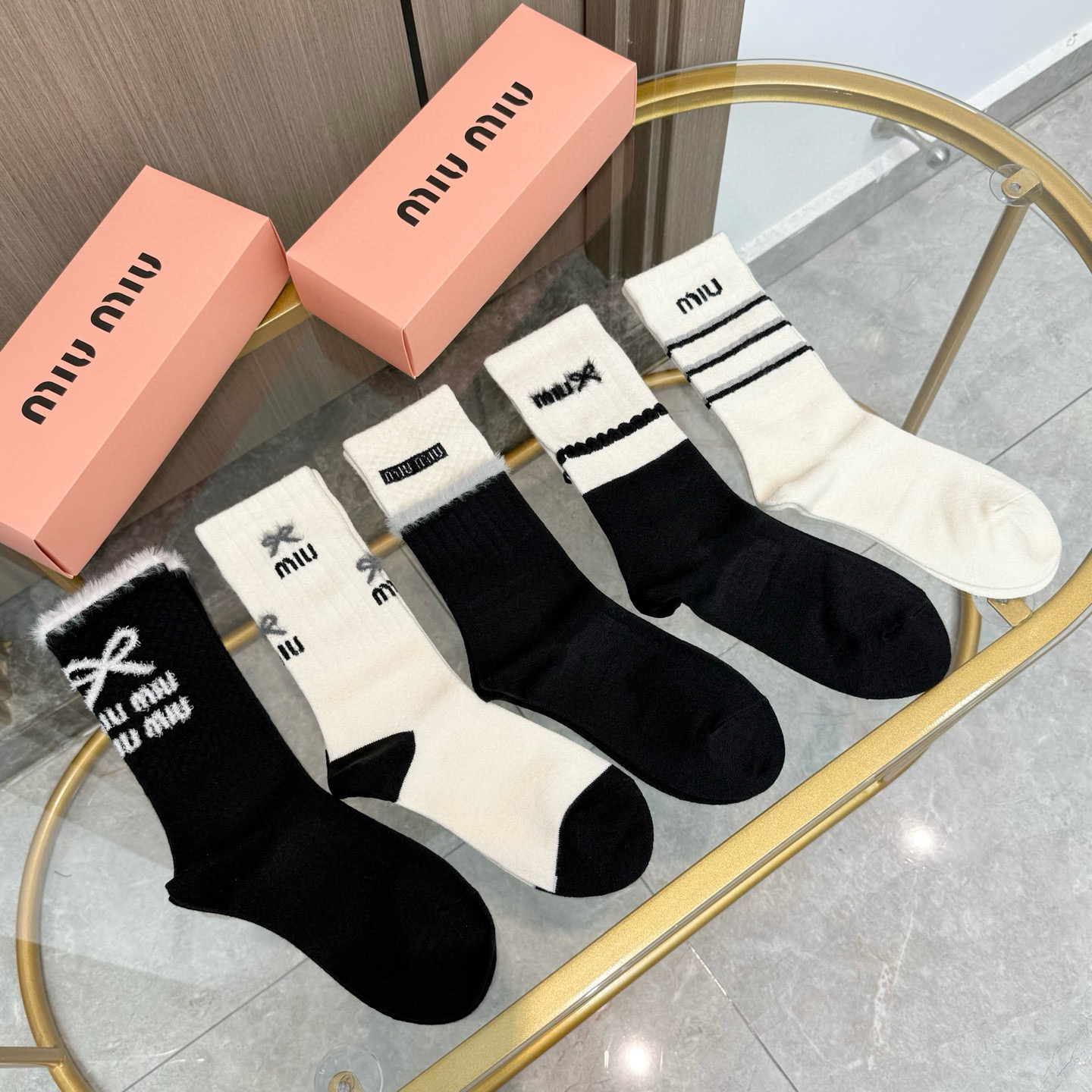 NO:676924,Comes with packaging [four pairs in a box] MIUMIU · Miu Miu high-quality super popular internet celebrity cashmere high socks MIU home official website synchronously embroidered letter high socks, recommended by ins star internet celebrities extremely popular pure cotton material, light, soft and breathable, suitable for all seasons, European and American big-name street essential socks, stockings, socks, miumiu, socks19860909配包装【一盒四双】MIUMIU · 缪缪高品质超级爆款网红羊绒高筒袜子MIU家官网同步刺绣字母高筒袜,ins明星网红推荐火爆至极纯棉材质,轻薄柔软透气,四季通用,欧美大牌街头必备袜子,丝袜,袜子,miumiu,socks,accessory