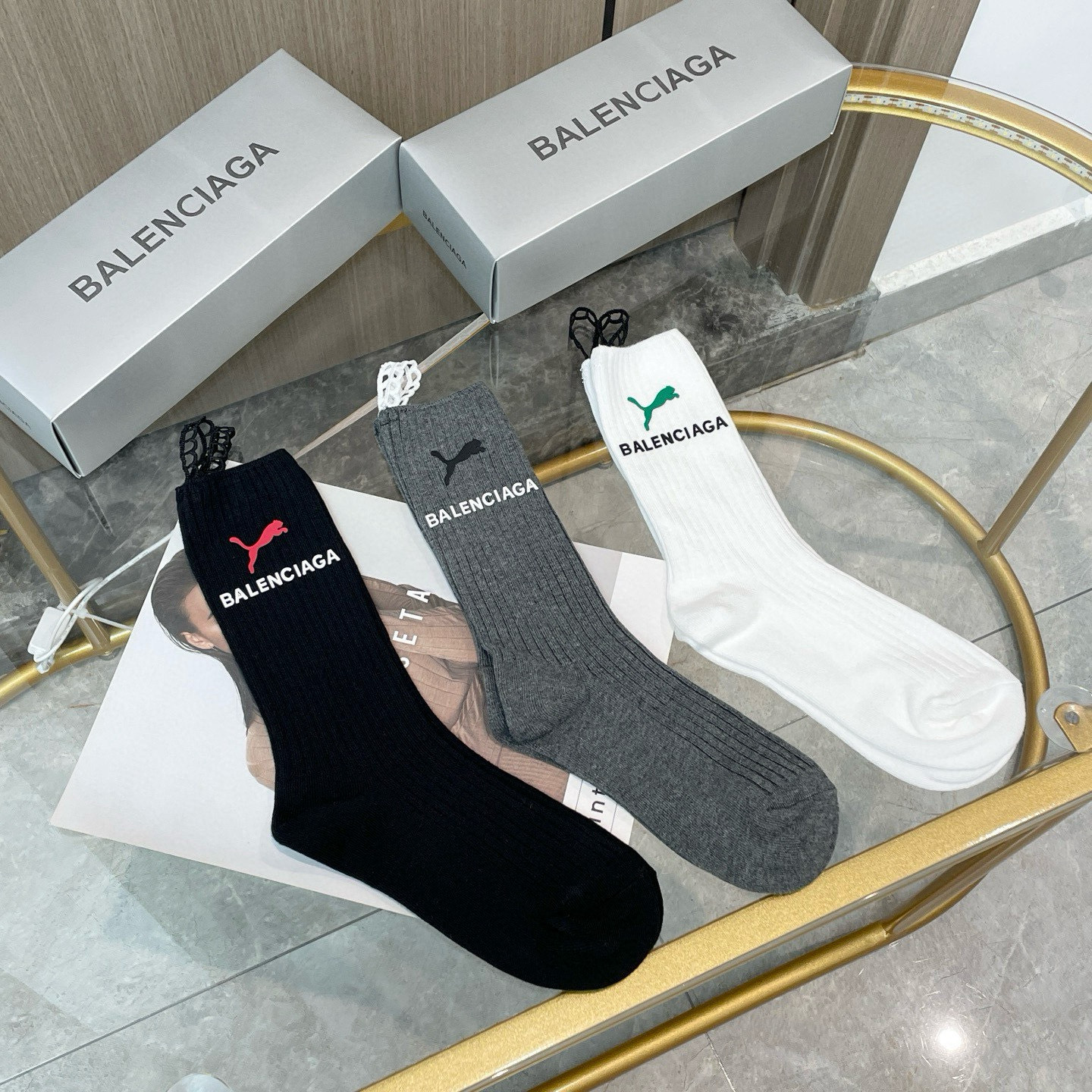 NO:688018,Comes with packaging [three pairs in a box] BALENCIAGA · Balenciaga super popular Internet celebrity socks, Balenciaga official website synchronized silicone letter calf socks, recommended by ins star Internet celebrities, extremely popular pure cotton material, light, soft and breathable, suitable for all seasons, European and American big-name street essential socks, stockings, socks, balenciaga, balenciaga, balenciaga, socks19860909配包装【一盒三双】BALENCIAGA · 巴黎世家 超级爆款网红袜子 巴黎家官网同步硅胶字母小腿袜,ins明星网红推荐火爆至极纯棉材质,轻薄柔软透气,四季通用,欧美大牌街头必备袜子,丝袜,袜子,balenciaga,balenciaga,balenciaga,socks,accessory