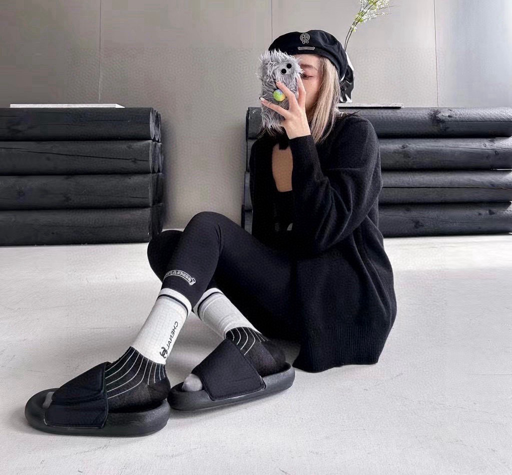 NO:677003,Comes with packaging [four pairs in a box] CHANEL Chanel's popular high-end mid-calf socks ~ Very good to see. European and American big-name mid-calf socks are indispensable for fashionistas. They are counter-purchased quality socks. They are super stylish when paired with them. They are so fashionable~~ Recommended, recommended, recommended~~ A must-have fashionable item!  !  socks, stockings, socks, chanel, chanel, socks19860909配包装【一盒四双】CHANEL香奈儿 爆款中筒袜高版本 ～好看到爆炸 欧美大牌中筒袜潮人必不能少的专柜代购品质 袜子 ,搭配起来超高逼格 时髦度爆表啊啊啊啊～～推荐推荐推荐～～必入时髦小单品！！袜子,丝袜,袜子,chanel,chanel,socks,accessory