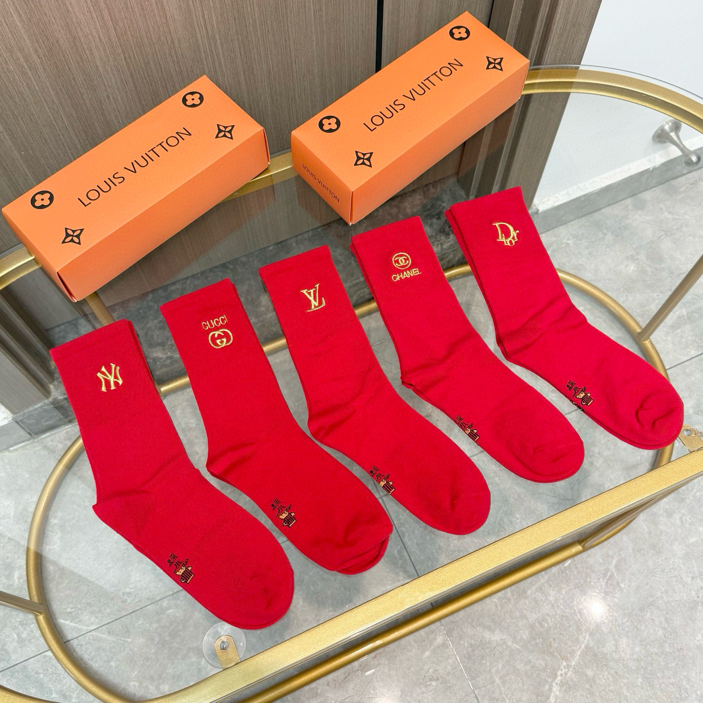 NO:677035,Comes with packaging [five pairs in one box] popular Chinese New Year socks from big European and American brands, the same mid-length socks with letter embroidery from the official website!  Luokou embroidery brand abbreviation letter ins decoration, counter synchronization tube socks, big brands going out on the street, fashionable people must have super matching socks, stockings, socks, socks19860909配包装【一盒五双】欧美大牌红红火火过年袜 官网同款字母刺绣中长款袜子！罗口刺绣品牌简称字母ins装饰,专柜同步筒袜袜子,大牌出街,潮人必备超好搭袜子,丝袜,袜子,socks,accessory