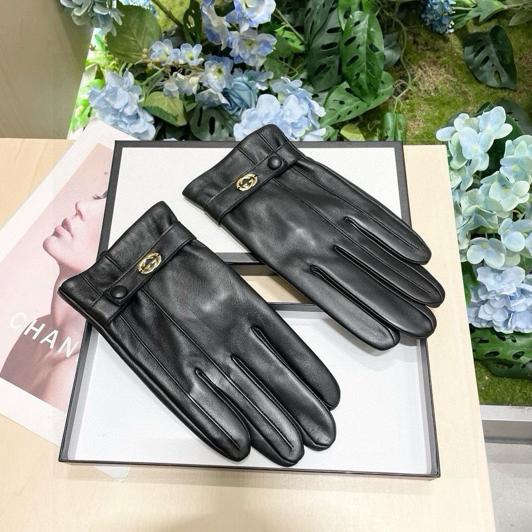 NO:701918,Comes with packaged men's new exclusive first touch screen gloves. Gucci (original quality) official website synchronizes men's new high-end sheepskin gloves. The first choice of Jimei. A must-have. Don't miss it. 100% imported sheepskin. The leather is fine and soft. Look for the imported sheepskin with a special feel. The cashmere lining is more warm. A must-have for Jimeis. Top-notch workmanship. No detail is spared. Authentic version. Counter one to one. Size XL XXL gloves, gloves, sheepskin, gloves.19860909配包装男款新款独家首发触屏手套 古奇（原单品质）官网同步男士新款高档羊皮手套男神集美们首选 必备不可错过百分百选用进口羊皮 皮质细腻柔软 认准进口羊皮特有手感羊绒内里保暖更佳 女神集美们们必备顶级做工任何细节都不放过正品开版 专柜一比一 码数XL XXL手套,手套,sheepskin,gloves,accessory