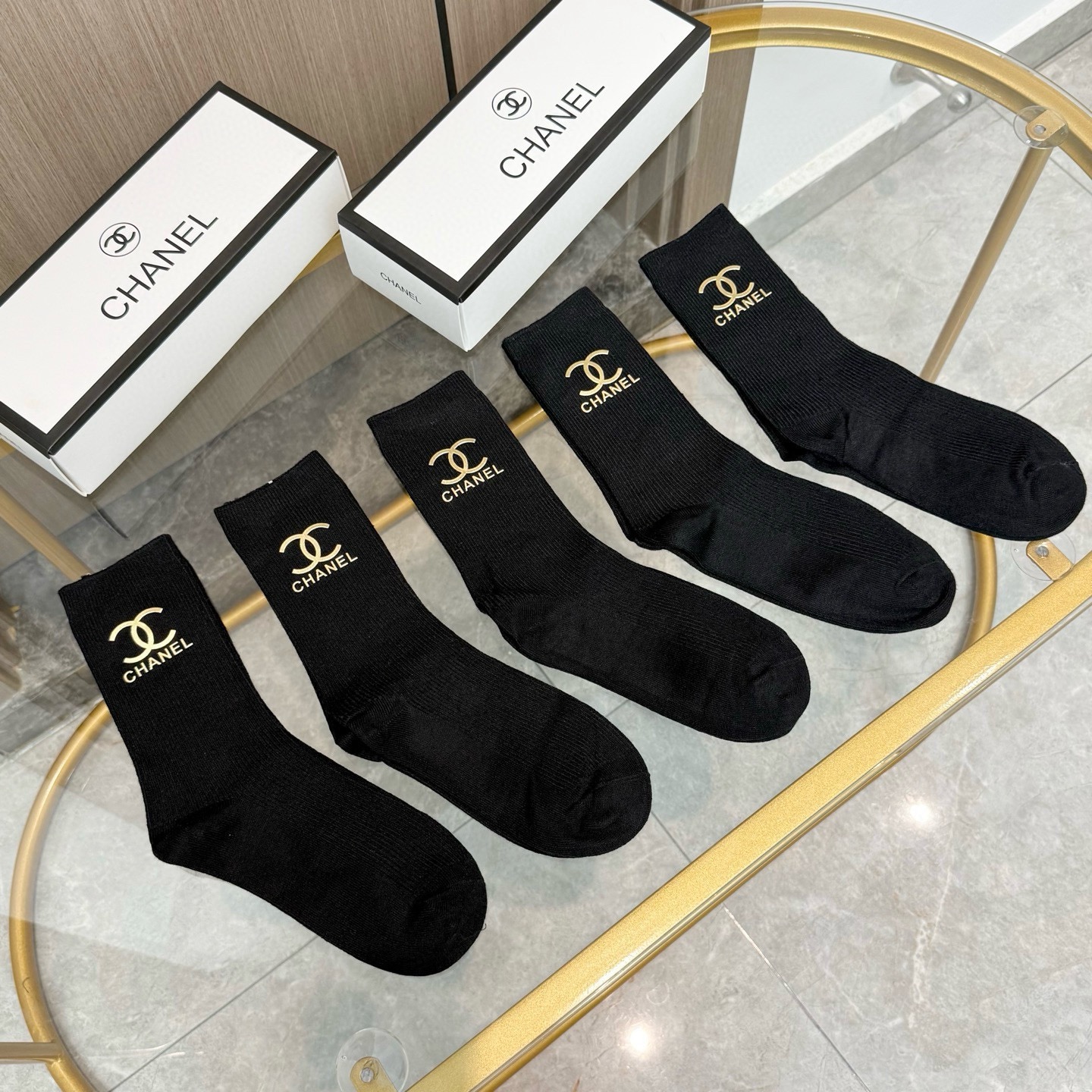 NO:702243,Comes with packaging [five pairs in a box] CHANEL Chanel high version ~ It looks so good. CHANEL socks double-needle hot-printed cashmere mid-calf socks, super soft and waxy, a must-have for fashionistas. CHANEL counter-purchased high-quality mid-calf socks, which are super stylish when paired with them. They are so fashionable~~ Recommended, recommended, recommended~~ A must-have fashionable item!  !  !  socks, stockings, socks, chanel, chanel, socks19860909配包装【一盒五双】CHANEL 香奈儿高版本 ～好看到爆炸 CHANEL 袜子双针烫印羊绒中筒袜,超软糯潮人必不能少的 CHANEL 专柜代购品质 中筒袜子 ,搭配起来超高逼格 时髦度爆表啊啊啊啊～～推荐推荐推荐～～必入时髦小单品！！！袜子,丝袜,袜子,chanel,chanel,socks,accessory