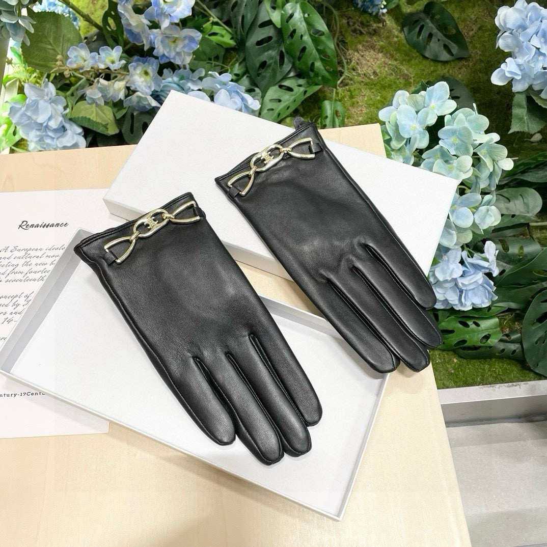 NO:718590,Comes with packaging of the new exclusive first touch screen gloves. CELINE Celine (original quality) official website synchronizes women's new high-end sheepskin gloves. The goddess's first choice. Don't miss 100% imported sheepskin. The leather is fine and soft. Look for the imported sheepskin with a special feel and cashmere lining for better warmth. The original customized hardware is exquisite and top-notch workmanship. No detail is spared. M L gloves, gloves, celine, celine, sheepskin, gloves19860909配包装新款独家首发触屏手套 CELINE赛琳（原单品质）官网同步女士新款高档羊皮手套女神首选 不可错过百分百选用进口羊皮 皮质细腻柔软 认准进口羊皮特有手感羊绒内里保暖更佳 原版定制五金精致顶级做工任何细节都不放过码数Ｍ L手套,手套,celine,celine,sheepskin,gloves,accessory