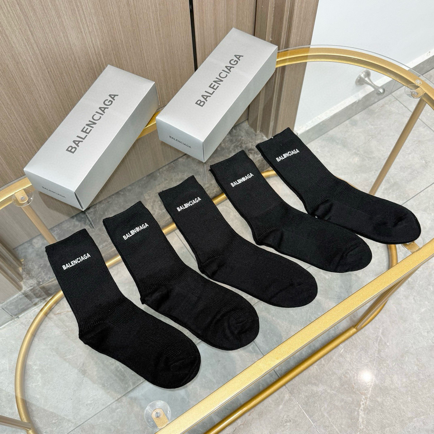 NO:718974,Comes with packaging [five pairs in a box] Balenciaga high-end version ~ Look great. Double-needle hot-printed cashmere mid-calf socks, super soft and waxy, a must-have for fashionistas. Counter-purchased quality mid-calf socks, super stylish when paired with them. Very fashionable~~ Recommended, recommended, recommended~~ A must-have fashionable item!  !  !  socks, stockings, socks, balenciaga, socks19860909配包装【一盒五双】巴黎世家 高版本 ～好看到爆炸 袜子双针烫印羊绒中筒袜,超软糯潮人必不能少的 专柜代购品质 中筒袜子 ,搭配起来超高逼格 时髦度爆表啊啊啊啊～～推荐推荐推荐～～必入时髦小单品！！！袜子,丝袜,袜子,balenciaga,socks,accessory