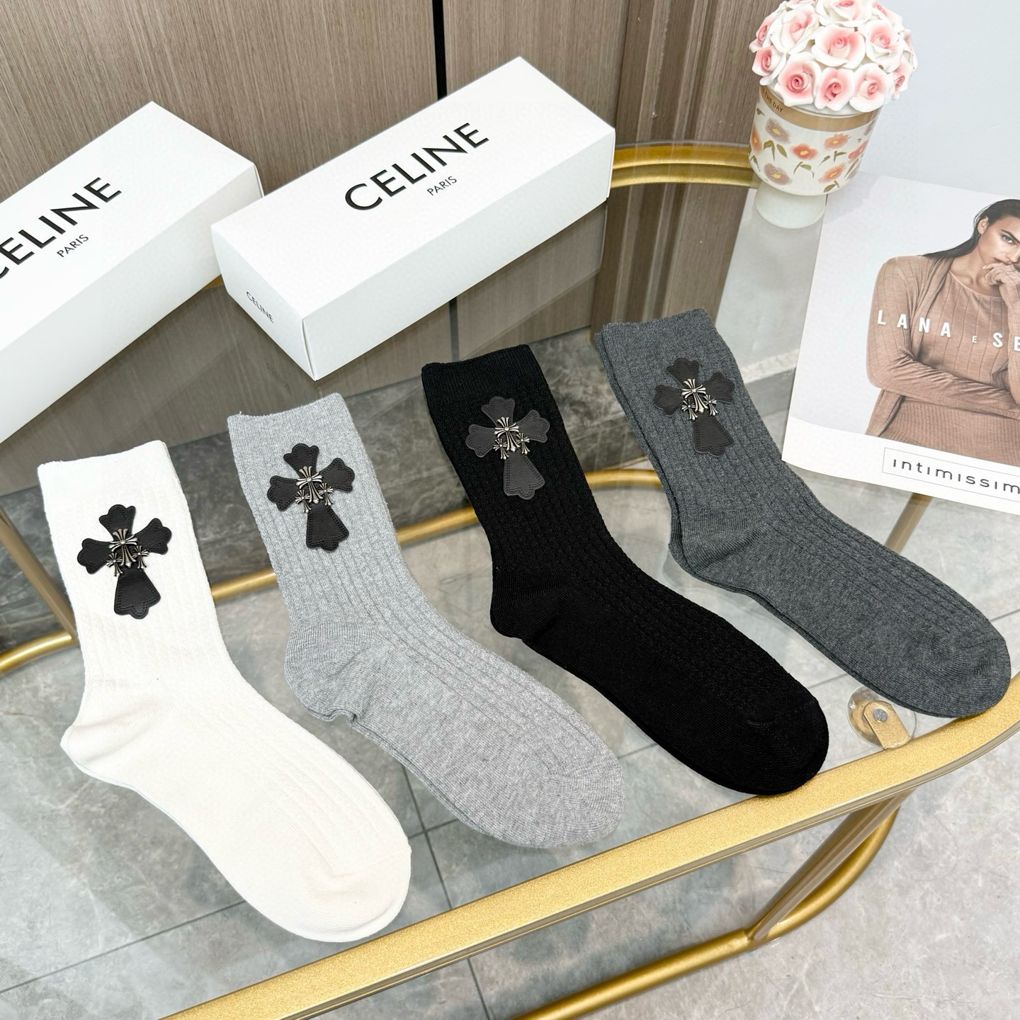 NO:719378,Comes with packaging [four pairs in a box] Croix Heart’s popular high-socks high version ~ It’s so good to see the explosion. European and American big-name high-socks are indispensable for fashionistas. They are high-quality socks that can be purchased at counters. They are super stylish when paired with them. They are so fashionable~~ Recommended, recommended, recommended~~ A must-have fashionable item!  !  socks, stockings, socks, chrome hearts, socks19860909配包装【一盒四双】克罗心 爆款高筒袜高版本 ～好看到爆炸 欧美大牌高筒袜潮人必不能少的专柜代购品质 袜子 ,搭配起来超高逼格 时髦度爆表啊啊啊啊～～推荐推荐推荐～～必入时髦小单品！！袜子,丝袜,袜子,chrome hearts,socks,accessory
