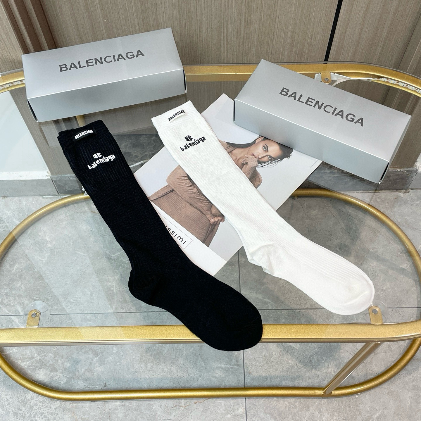 NO:719334,Comes with packaging [two pairs in one box] BALENCIAGA · Balenciaga super popular internet celebrity socks, Balenciaga official website synchronized silicone letter calf socks, recommended by ins star internet celebrities, extremely popular pure cotton material, light, soft and breathable, suitable for all seasons, European and American big-name street essential socks, stockings, socks, balenciaga, balenciaga, balenciaga, socks19860909配包装【一盒二双】BALENCIAGA · 巴黎世家 超级爆款网红袜子 巴黎家官网同步硅胶字母小腿袜,ins明星网红推荐火爆至极纯棉材质,轻薄柔软透气,四季通用,欧美大牌街头必备袜子,丝袜,袜子,balenciaga,balenciaga,balenciaga,socks,accessory