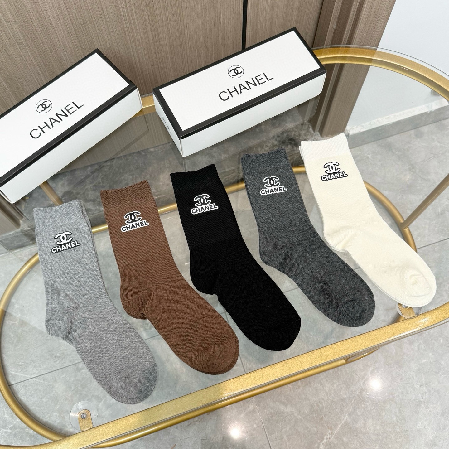 NO:719404,[Five pairs in a box] CHANEL high-end version ~ nice and explosive fragrance. High socks, super soft and glutinous, a must-have for fashionable people. CHANEL counter-purchased quality mid-calf socks, super high-end style when paired together, extremely fashionable~~ Recommended, recommended, recommended~~ A must-have fashionable item!  !  !  socks, stockings, socks, chanel, chanel, socks19860909【一盒五双】CHANEL香奈儿高版本 ～好看到爆炸小香 袜子高筒袜,超软糯潮人必不能少的CHANEL专柜代购品质 中筒袜子 ,搭配起来超高逼格 时髦度爆表啊啊啊啊～～推荐推荐推荐～～必入时髦小单品！！！袜子,丝袜,袜子,chanel,chanel,socks,accessory