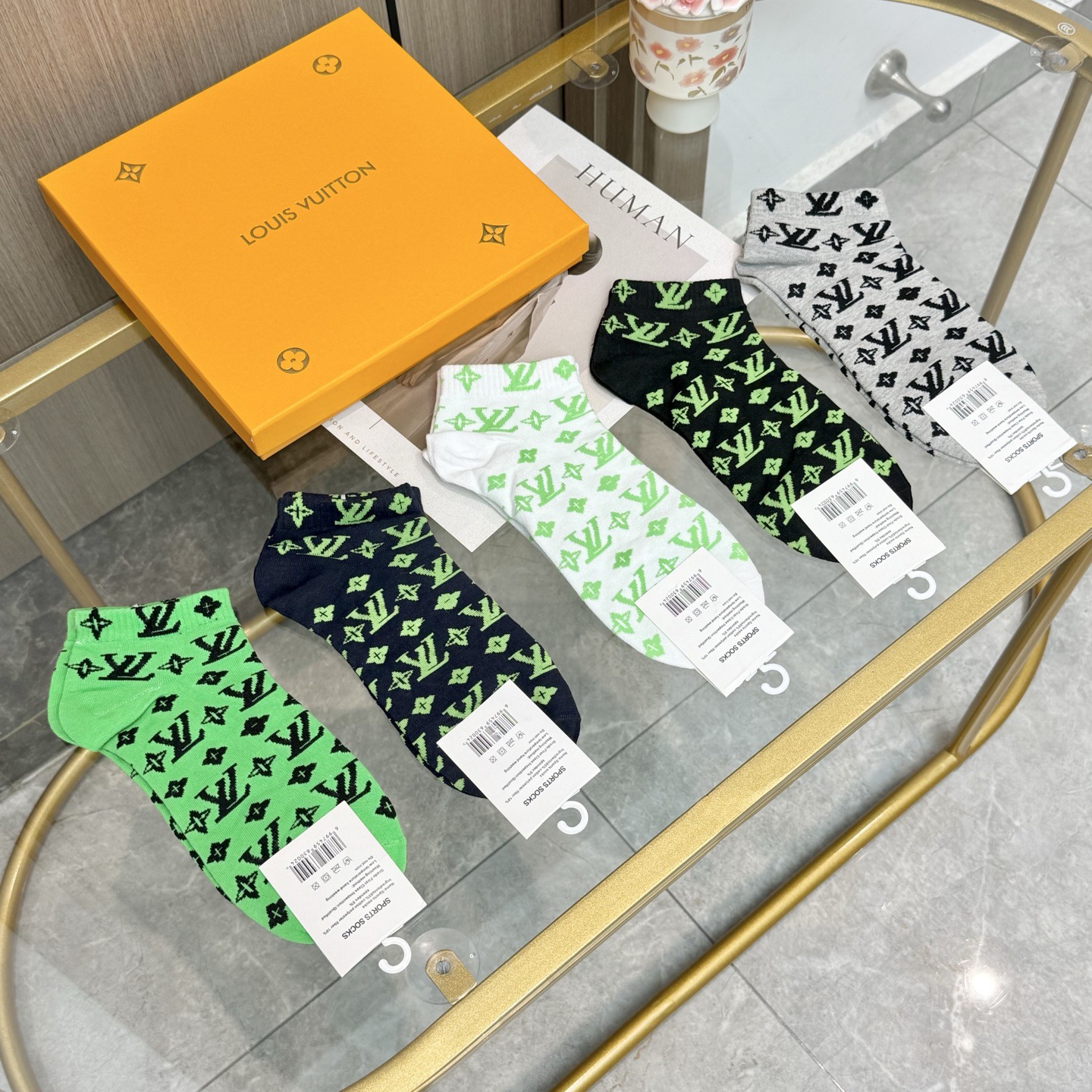 NO:766906,Comes with packaging [five pairs in a box] LV Louis Vuitton's popular high-end version of boat socks ~ It's so good to see the big-name European and American boat socks for men and women. It's a must-have counter-purchase quality socks for fashionistas. It's super stylish when paired with them. It's so fashionable~~ Recommended, recommended, recommended~~ A must-have fashionable item!  !  socks, stockings, socks, louis vuitton, louis vuitton, socks19860909配包装【一盒五双】LV 路易威登 爆款 船袜高版本 ～好看到爆炸 欧美大牌船袜男女款潮人必不能少的专柜代购品质 袜子 ,搭配起来超高逼格 时髦度爆表啊啊啊啊～～推荐推荐推荐～～必入时髦小单品！！袜子,丝袜,袜子,louis vuitton,louis vuitton,socks,accessory