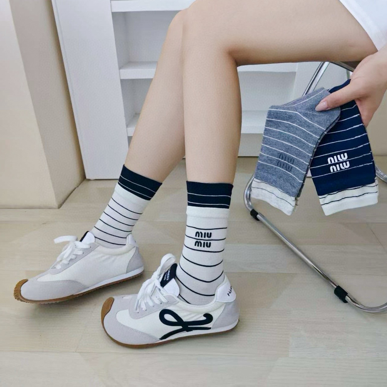 NO:767089,Comes with packaging [three pairs in a box] miumiu · Miu Miu high-quality super popular Internet celebrity socks miu home official website synchronized jewelry letter socks, ins star Internet celebrities recommend extremely popular pure cotton material, light, soft and breathable, suitable for all seasons, European and American big-name street essential socks, stockings, socks, miumiu, socks19860909配包装【一盒三双】miumiu · 缪缪高品质超级爆款网红袜子miu家官网同步饰品字母中筒袜,ins明星网红推荐火爆至极纯棉材质,轻薄柔软透气,四季通用,欧美大牌街头必备袜子,丝袜,袜子,miumiu,socks,accessory