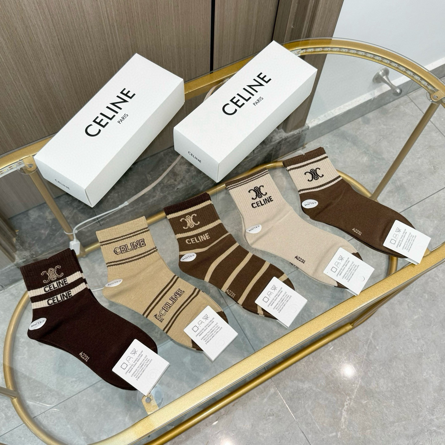NO:767078,Comes with packaging [five pairs in a box] Celine’s hot-selling mid-calf socks, a high version ~ very good to see. European and American big-name mid-calf socks are indispensable for fashionistas. They are high-quality counter-purchased socks. They are super stylish when paired with them. They are so fashionable~~ Recommended, recommended, recommended~~ A must-have fashionable item!  !  socks, stockings, socks, celine, celine, socks19860909配包装【一盒五双】Celine赛琳 爆款中筒袜高版本 ～好看到爆炸 欧美大牌中筒袜潮人必不能少的专柜代购品质 袜子 ,搭配起来超高逼格 时髦度爆表啊啊啊啊～～推荐推荐推荐～～必入时髦小单品！！袜子,丝袜,袜子,celine,celine,socks,accessory
