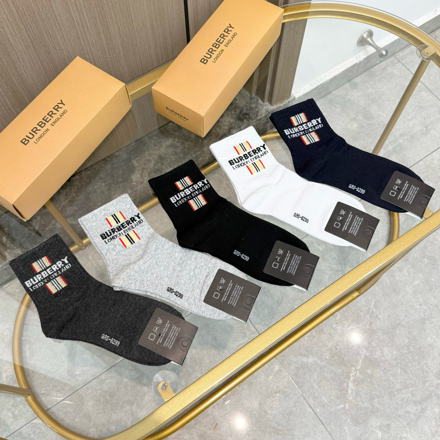 NO:767158,Comes with packaging [five pairs in one box] Burberry counter’s latest Bagh mid-calf socks, Bajia counter’s synchronized mid-calf socks, classic Internet celebrity hot socks, INS high-end fashion socks, super eye-catching colors, super beautiful in kind, super popular ins small items, big brands out on the street, fashionable people must have super matching socks, stockings, socks, burberry, burberry, socks19860909配包装【一盒五双】巴宝莉专柜最新款巴格中筒袜子巴家专柜同步中筒袜,经典网红爆款袜子INS高端潮袜超抢眼色系,实物超漂亮,ins超火爆小单品,大牌出街,潮人必备超好搭袜子,丝袜,袜子,burberry,burberry,socks,accessory