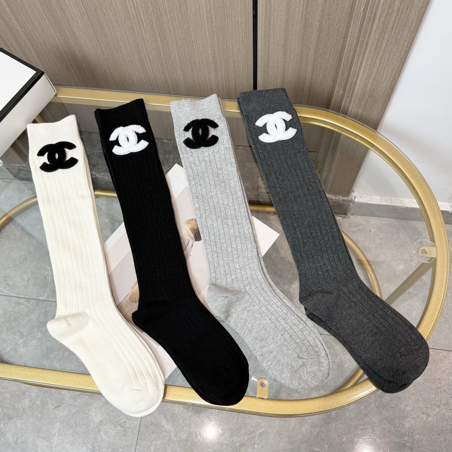 NO:768217,Comes with packaging [four pairs in a box] CHANEL · Chanel's super popular Internet celebrity socks CHANEL official website synchronized letter calf socks, recommended by ins stars and Internet celebrities, extremely popular pure cotton material, light, soft and breathable, suitable for all seasons, European and American big-name street essential socks, stockings, socks, chanel, chanel, socks19860909配包装【一盒四双】CHANEL · 香奈儿超级爆款网红袜子CHANEL官网同步字母小腿袜,ins明星网红推荐火爆至极纯棉材质,轻薄柔软透气,四季通用,欧美大牌街头必备袜子,丝袜,袜子,chanel,chanel,socks,accessory