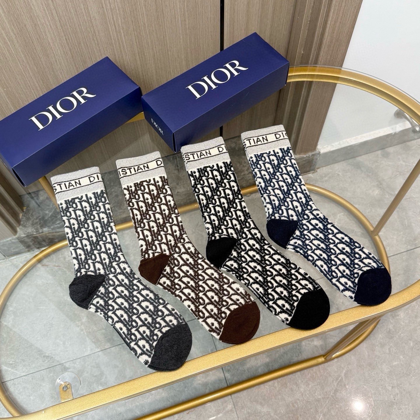 NO:768274,Comes with packaging [four pairs in a box] DIOR Dior high version ~ Look great. Dior socks cashmere socks, super soft and waxy, a must-have for fashionistas. Dior counter-purchased quality mid-calf socks, super stylish when paired with them, extremely fashionable~~ Recommended, recommended, recommended~~ A must-have fashionable item!  !  !  socks, stockings, socks, dior, dior, socks19860909配包装【一盒四双】DIOR 迪奥高版本 ～好看到爆炸 Dior 袜子羊绒袜,超软糯潮人必不能少的 Dior 专柜代购品质 中筒袜子 ,搭配起来超高逼格 时髦度爆表啊啊啊啊～～推荐推荐推荐～～必入时髦小单品！！！袜子,丝袜,袜子,dior,dior,socks,accessory