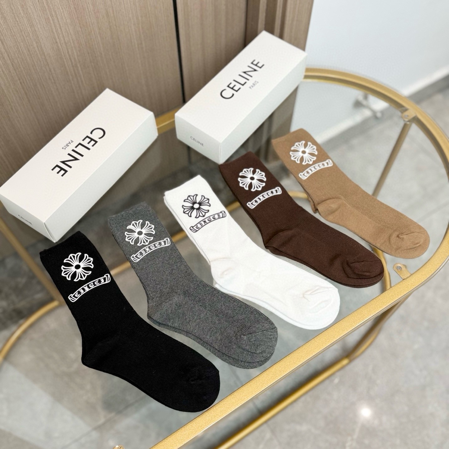NO:769076,Comes with packaging [five pairs in a box] Croix Heart’s popular high-socks high version ~ It’s so good to see the explosion. European and American big-name high-socks are indispensable for fashionistas. They are high-quality socks that can be purchased at counters. They are super stylish when paired with them. They are so fashionable~~ Recommended, recommended, recommended~~ A must-have fashionable item!  !  socks, stockings, socks, chrome hearts, socks19860909配包装【一盒五双】克罗心 爆款高筒袜高版本 ～好看到爆炸 欧美大牌高筒袜潮人必不能少的专柜代购品质 袜子 ,搭配起来超高逼格 时髦度爆表啊啊啊啊～～推荐推荐推荐～～必入时髦小单品！！袜子,丝袜,袜子,chrome hearts,socks,accessory